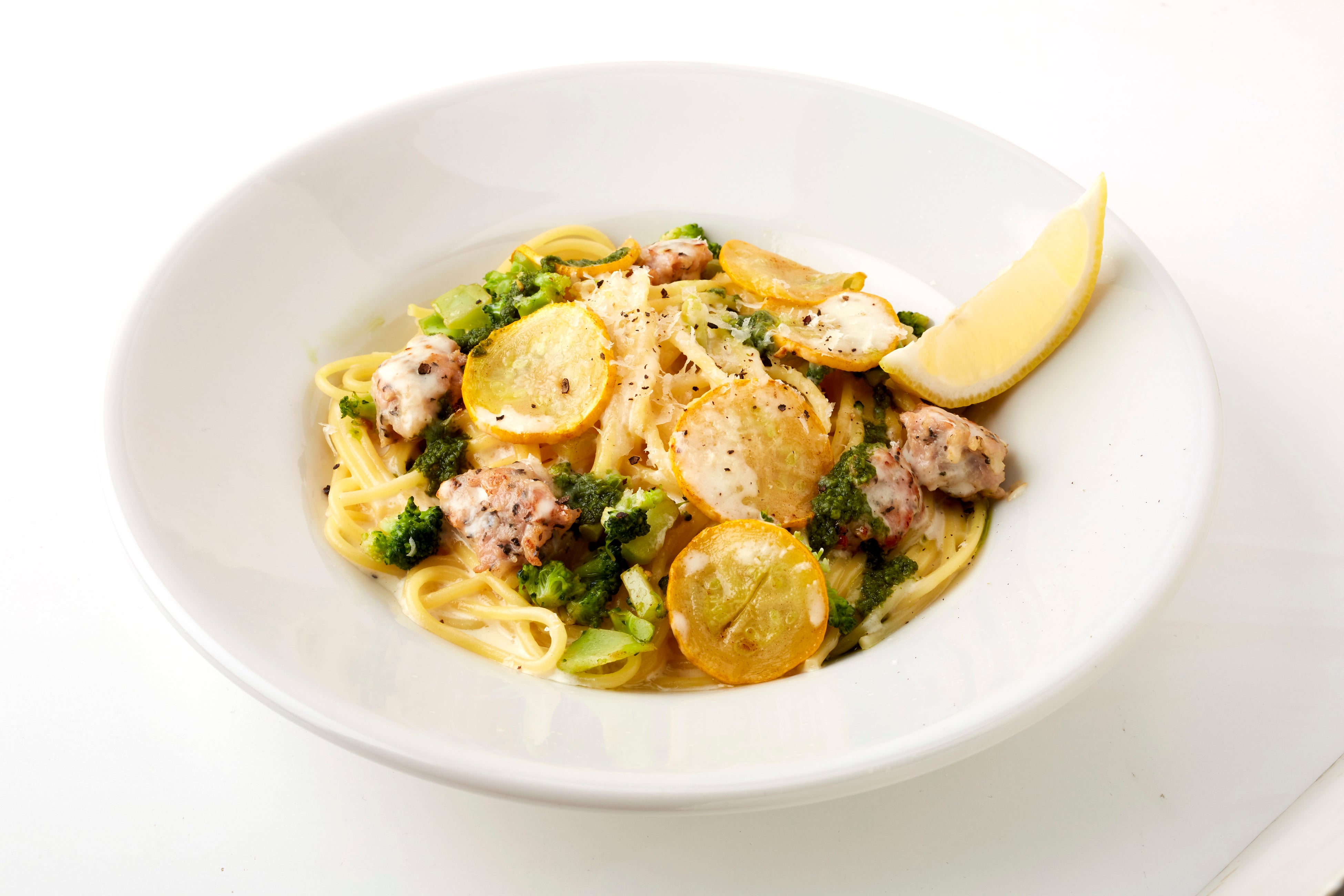 サルシッチャと黄色ズッキーニのレモンクリーム