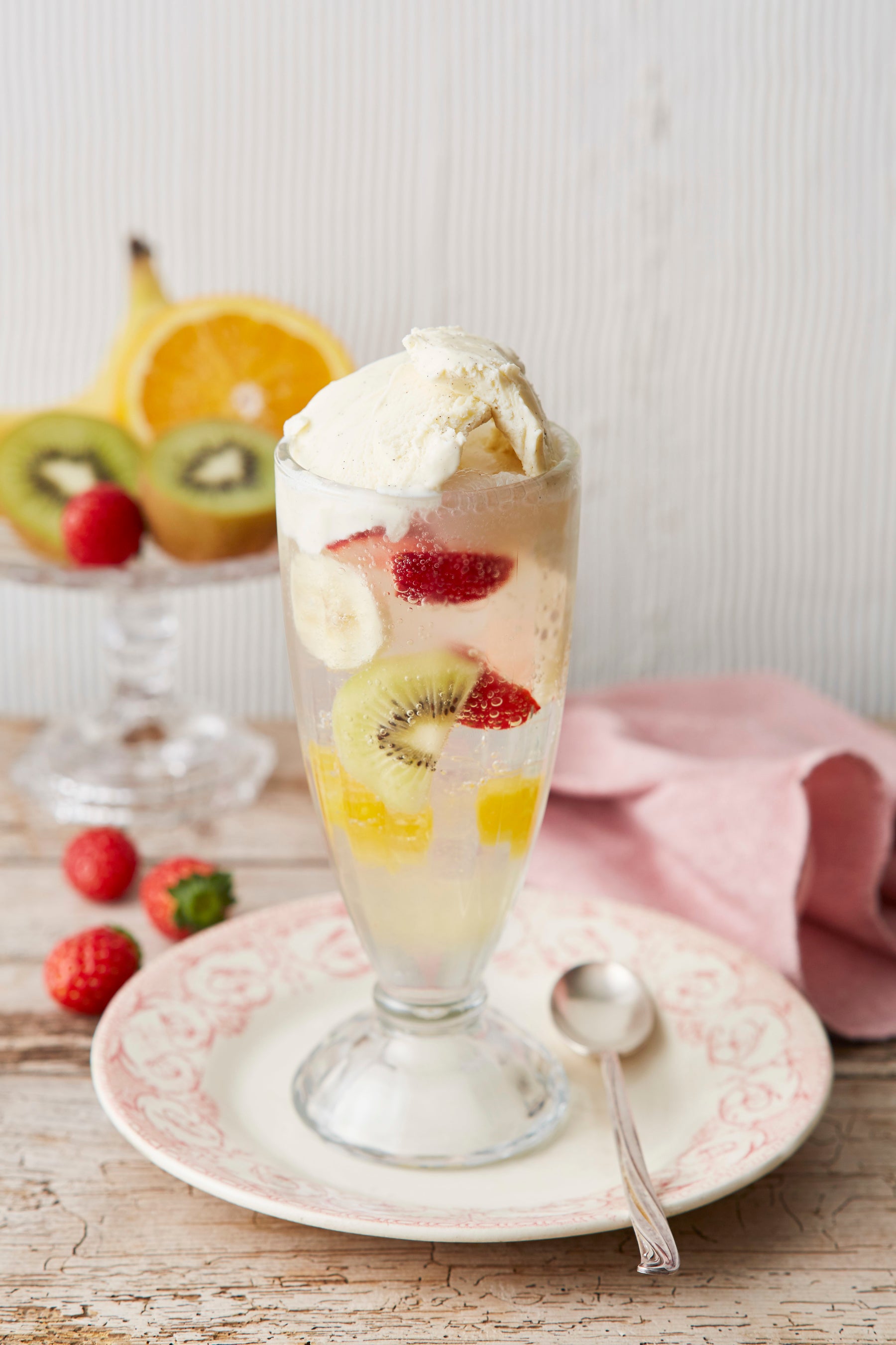 フランス産アイスのクリームソーダ　フルーツ＆ミルクバニラ