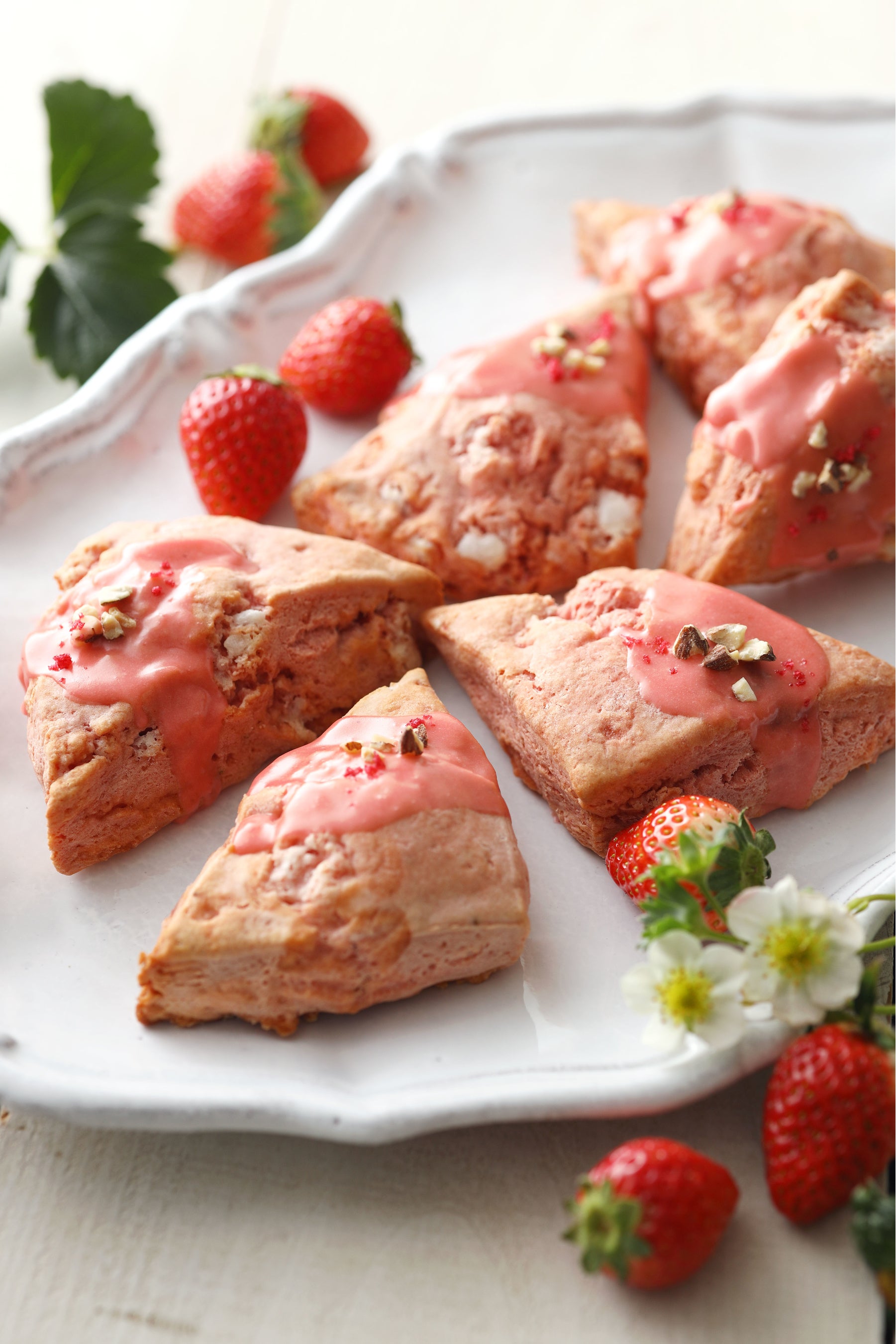 季節限定「ストロベリーシュガースコーン」