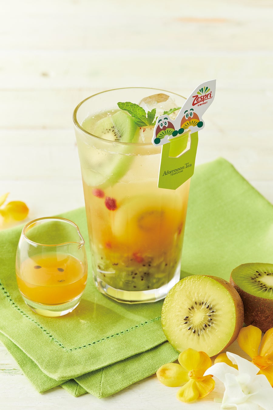 ゼスプリ Afternoon Tea 2種類のキウイを贅沢にヘルシーに楽しむ コラボレーション新作パフェ ティーソーダ 株式会社サザビーリーグ アイビーカンパニーのプレスリリース ゼスプリ Afternoon Tea 2種類のキウイを贅沢にヘルシーに楽しむ コラボレーション新作パフェ ティーソーダ 株式会社サザビーリーグ アイビーカンパニーのプレスリリース