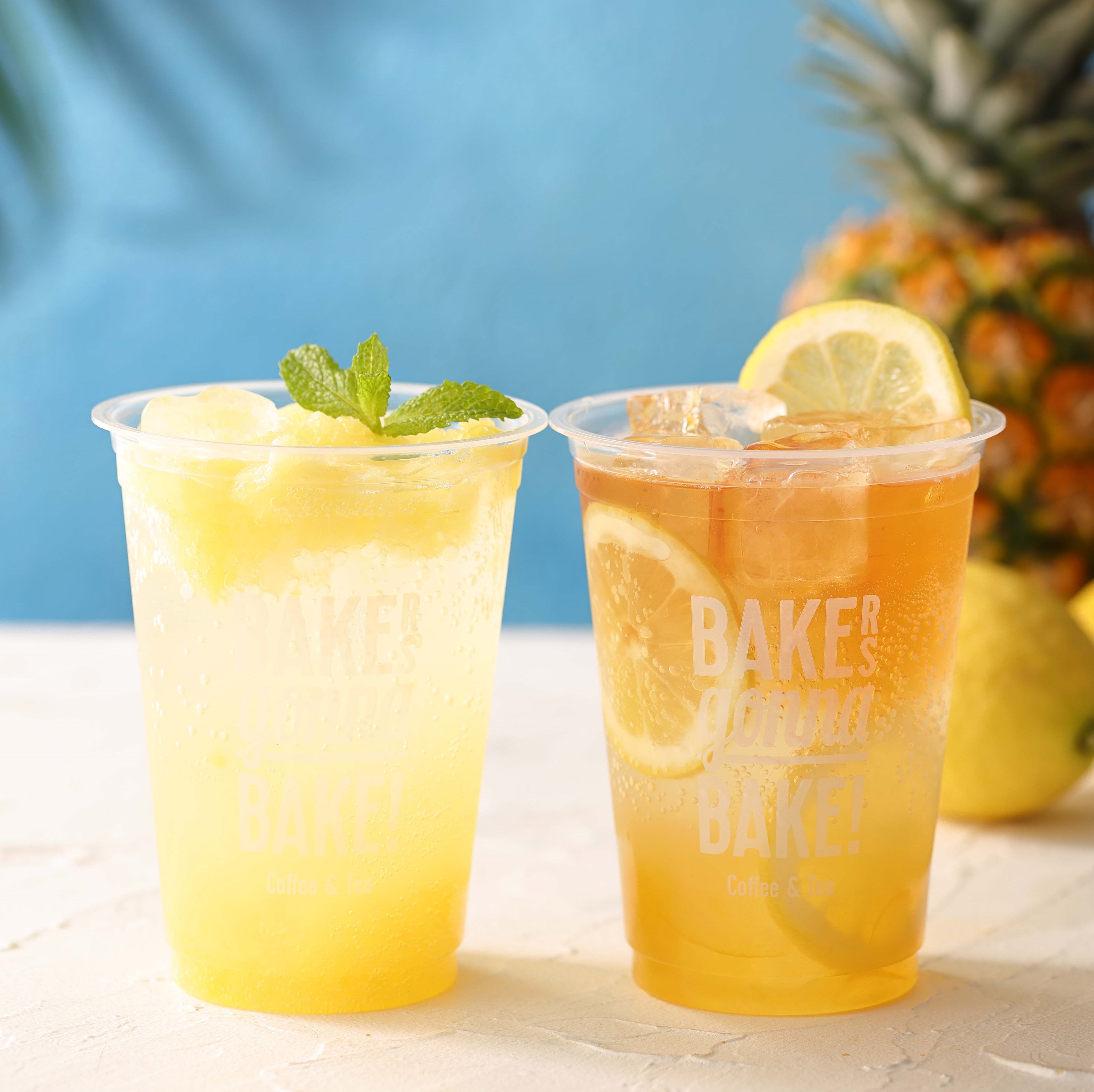 左）パイナップルレモネードスカッシュ、右）レモネードティーソーダ