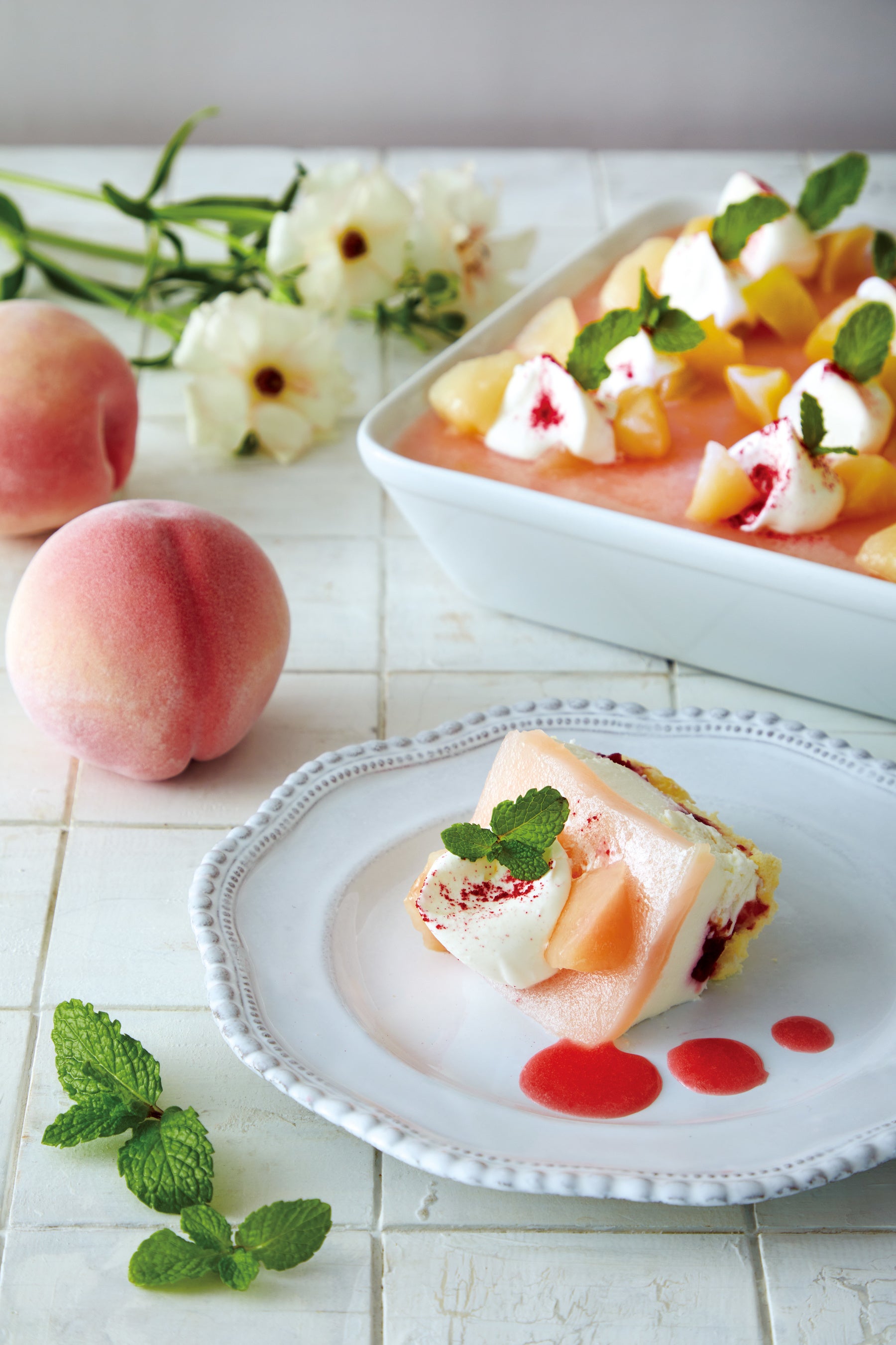 ホームメイドスコップケーキ 桃とラズベリーのレアチーズ