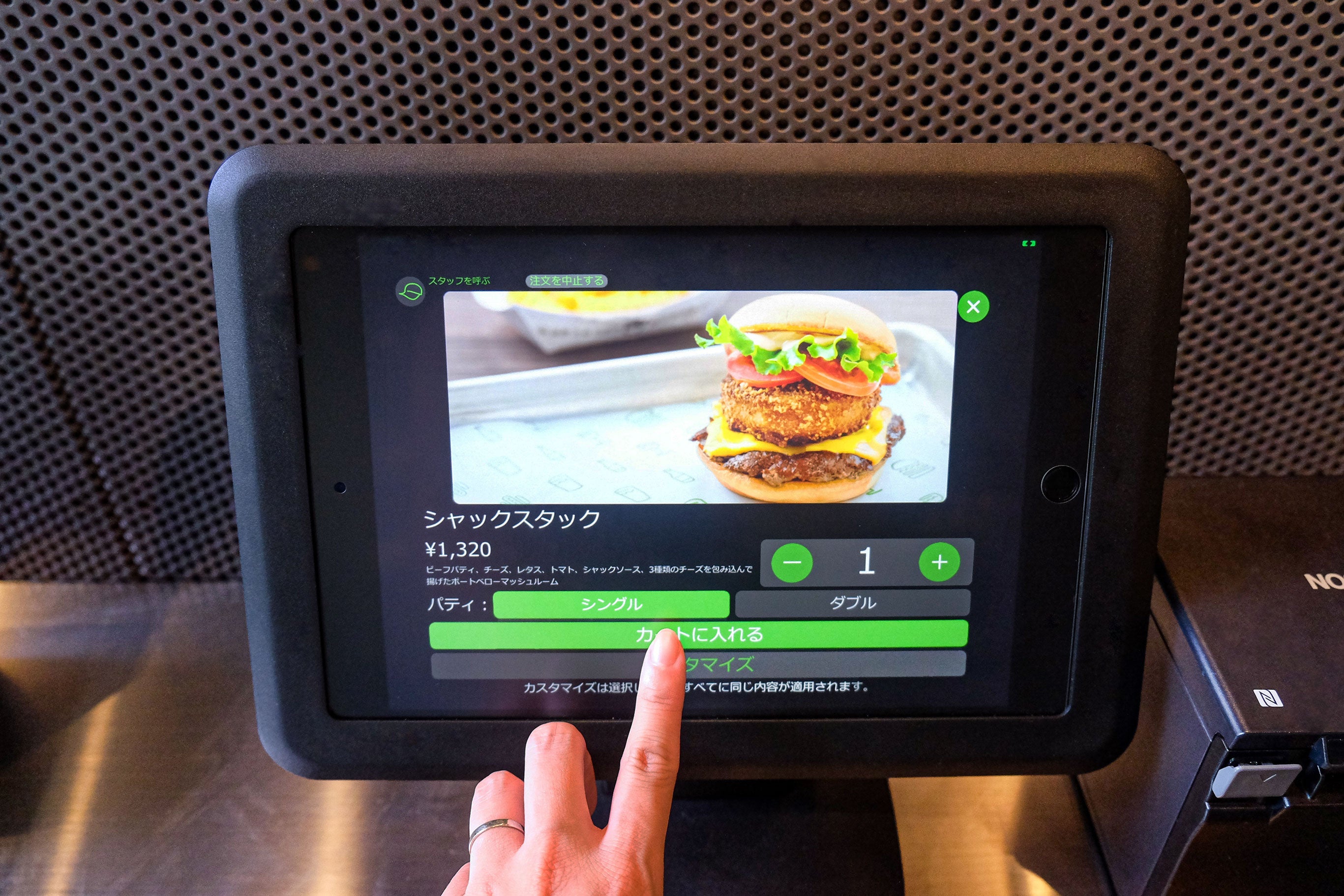 バーガーのカスタマイズも簡単に行えます。