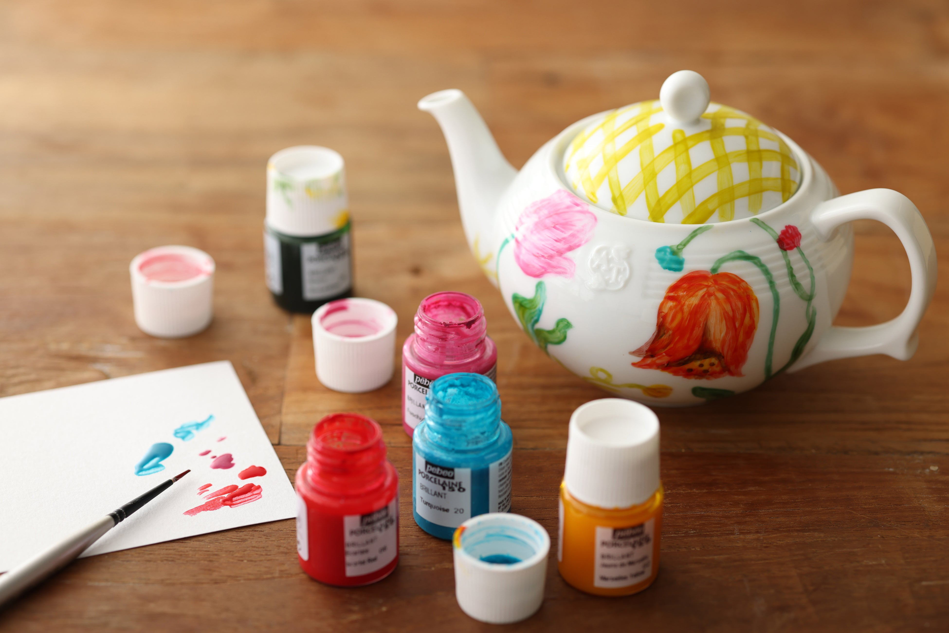 スペシャルワークショップ：イラストレーター利光春華さんと「ティーポットにペイントしよう!」