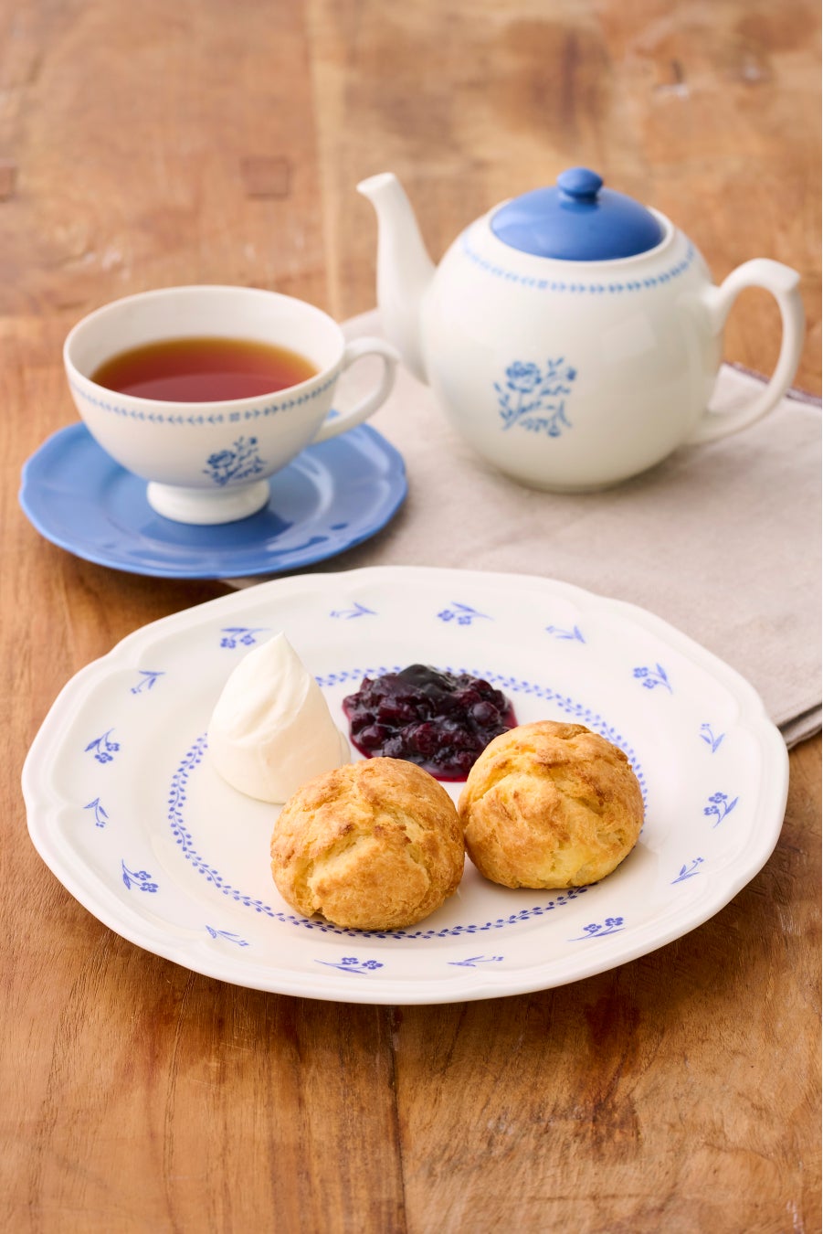 モンレーヴの食器で楽しむクリームティーセット
