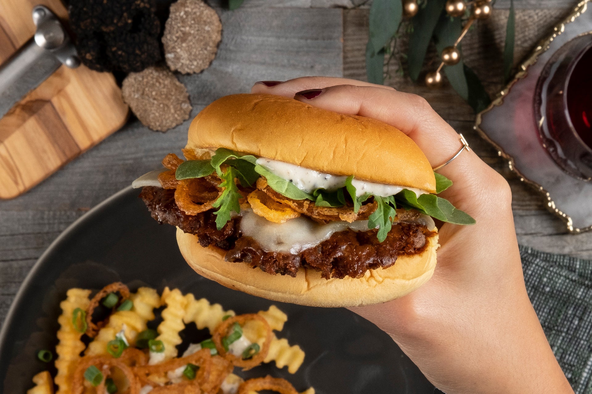 Shake Shack】芳醇な黒トリュフの香りとジューシーな肉の旨味が