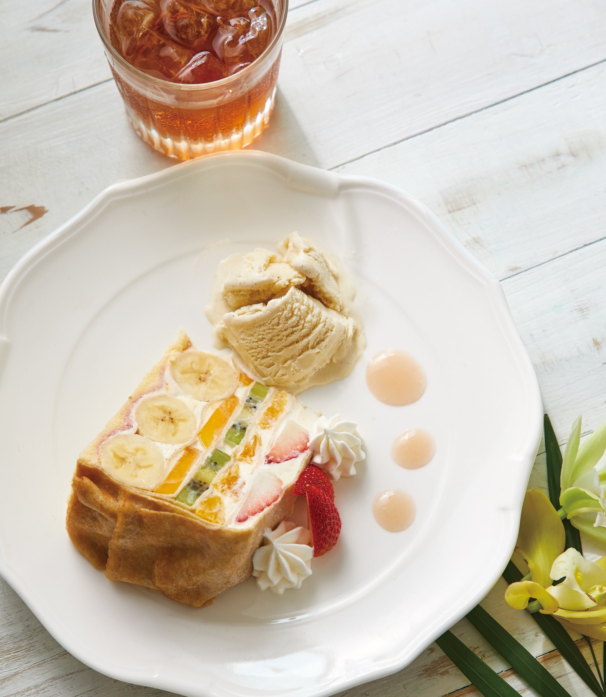 「フルーツフルーツミルクレープとフランス産バニラアイスのスペシャルプレート」