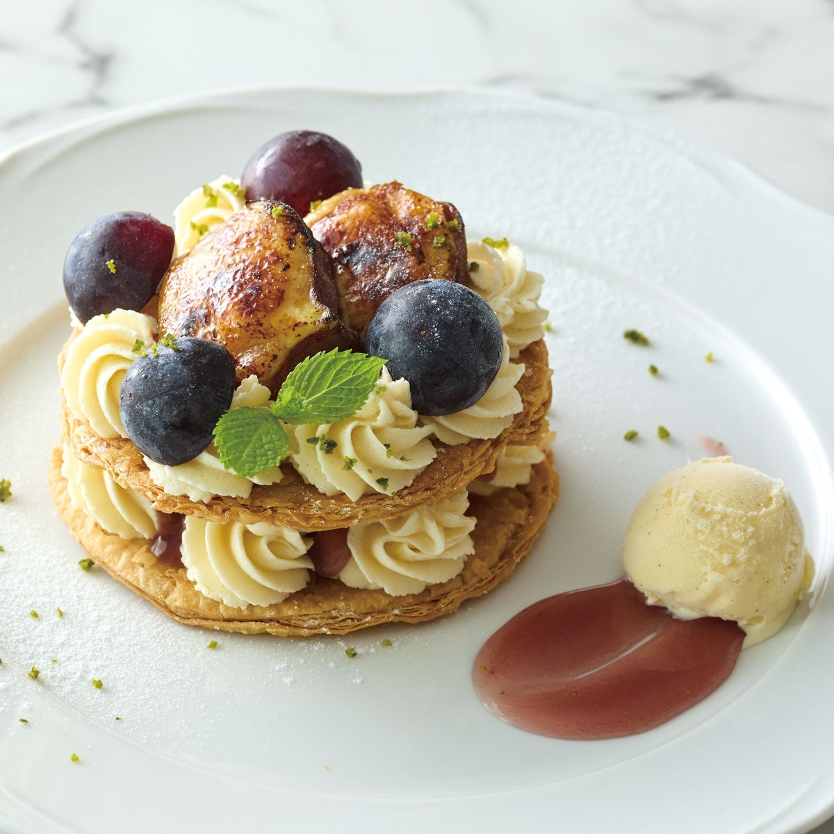 「巨峰と焼いもブリュレのミルフィーユ」