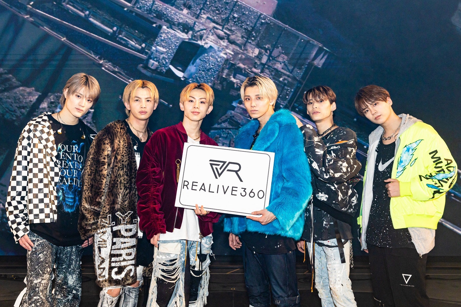 大人気ダンスボーカルグループ、ONE N' ONLY。彼らの最新楽曲「YOUNG