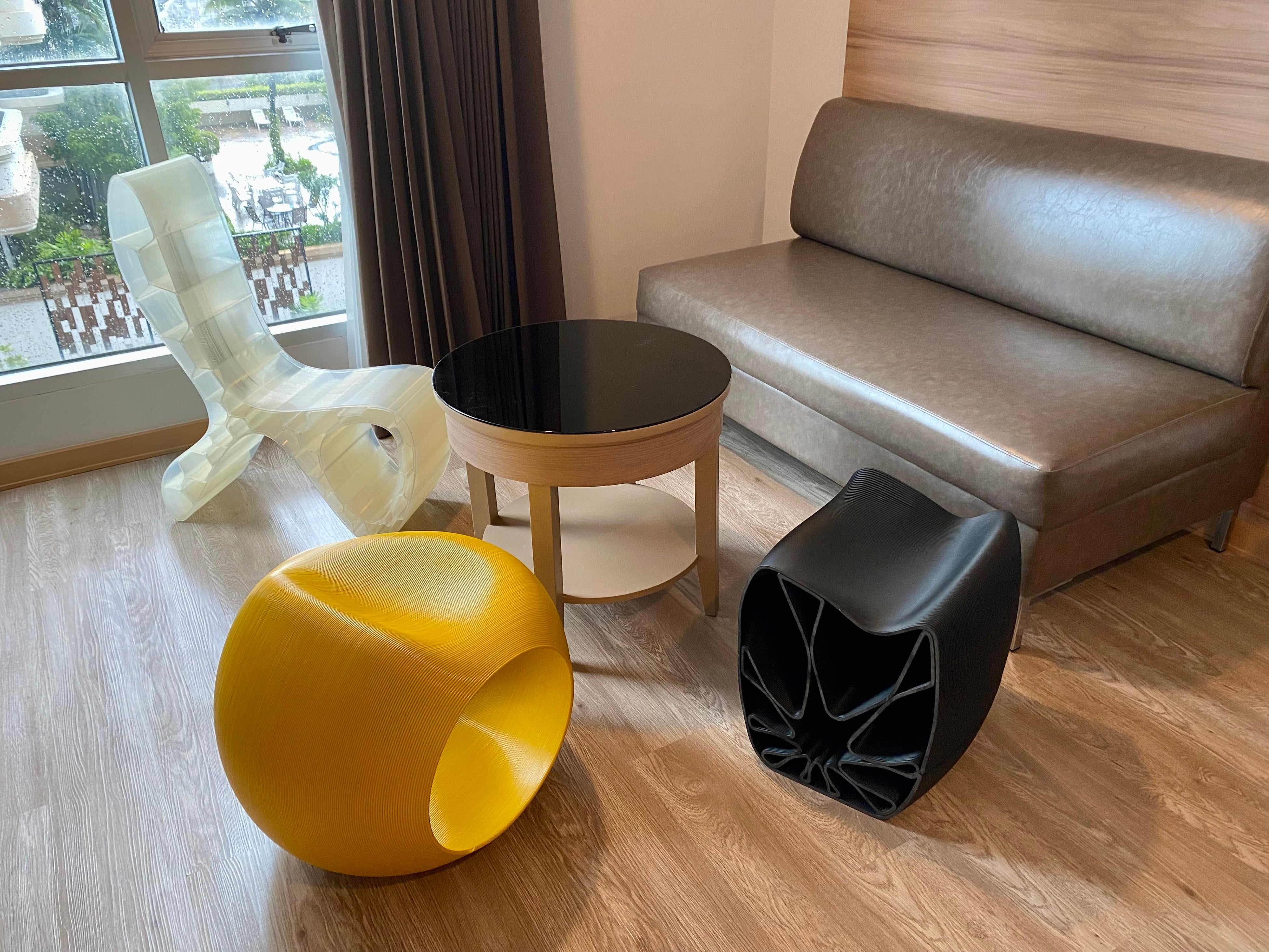 イベントにて展示した造形物（椅子3点）など