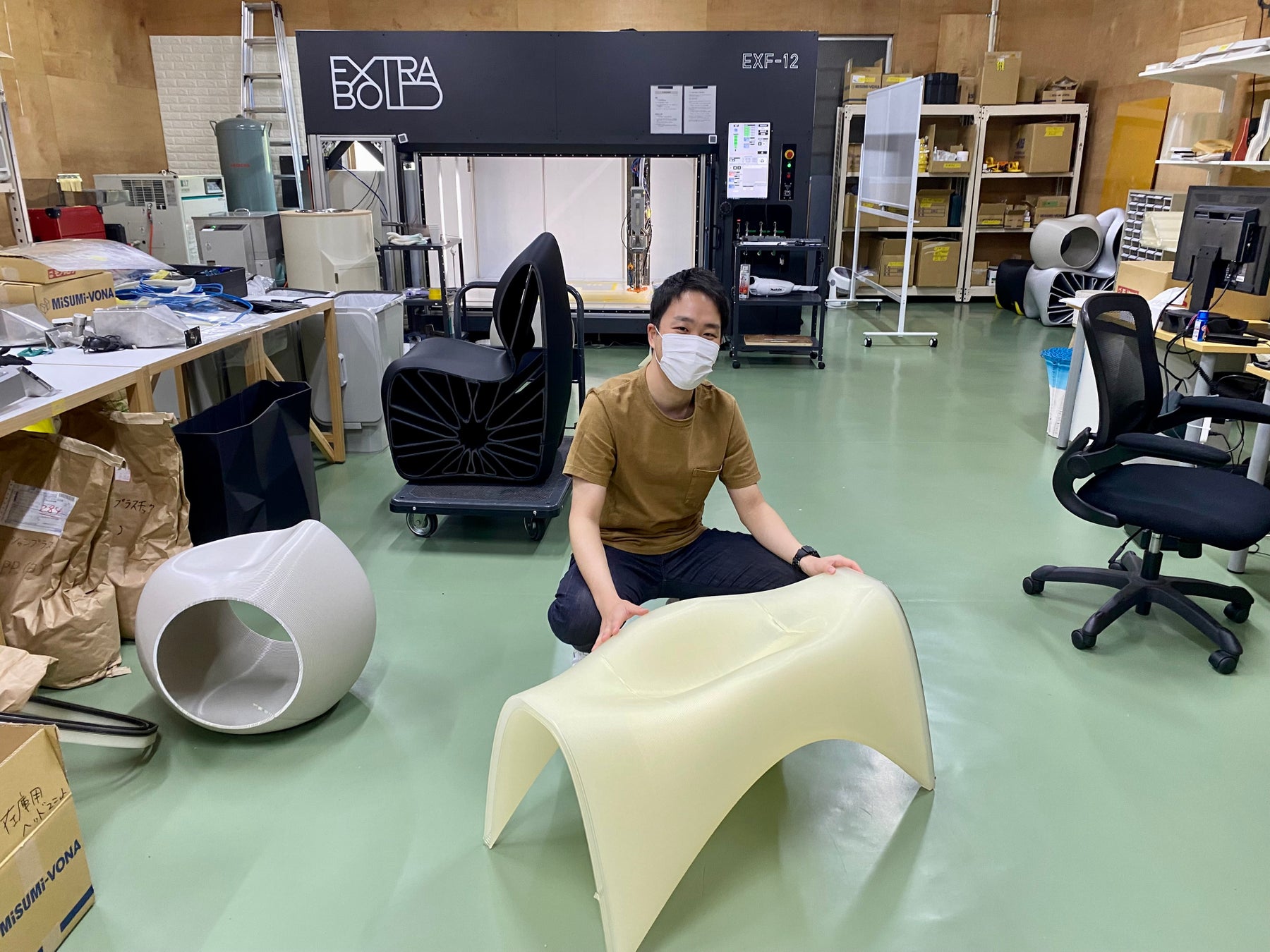 新潟タキザワさまのご担当者が研修中に自ら造ったテーブル