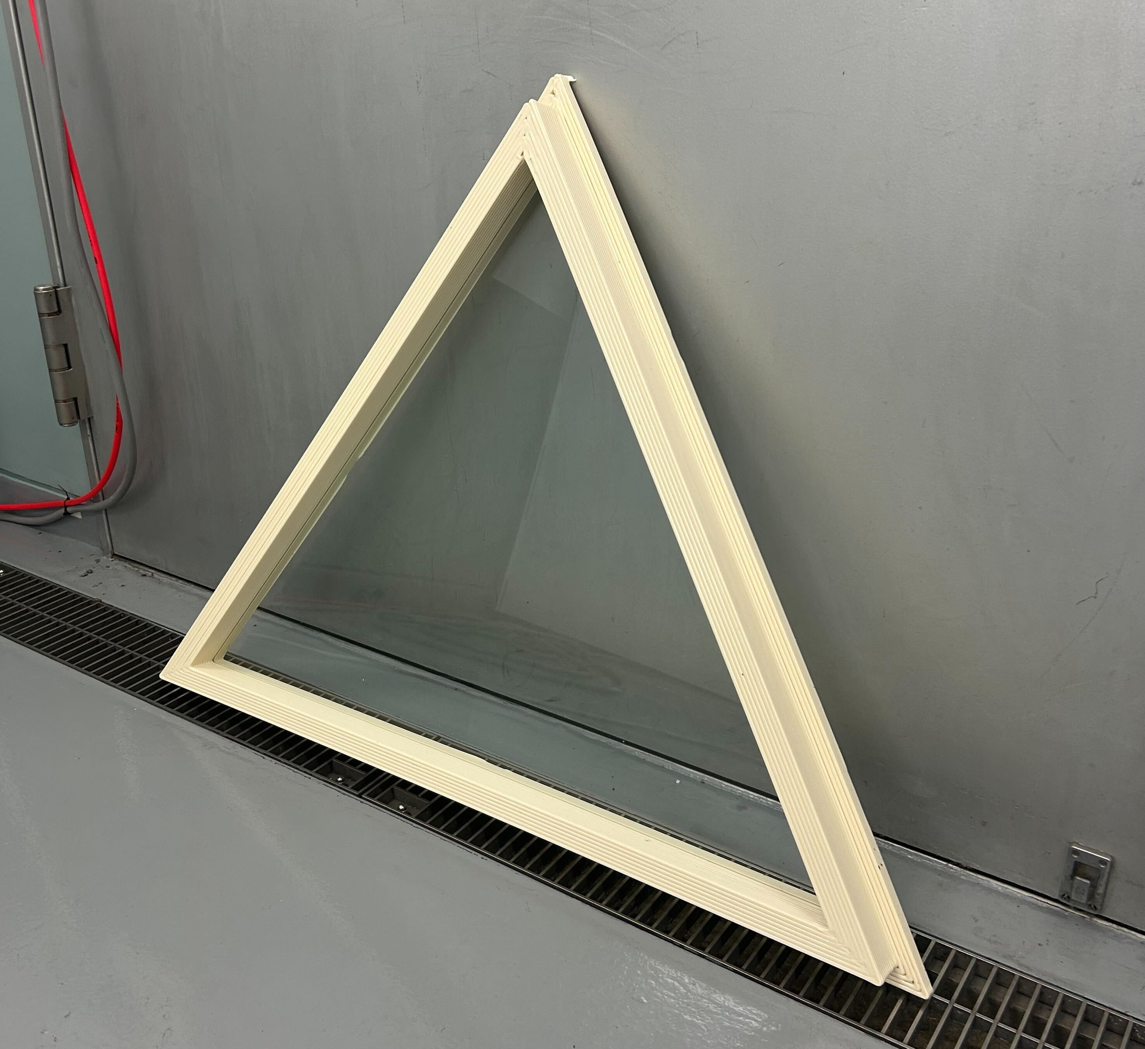 窓枠の3Dプリントが完了したところ