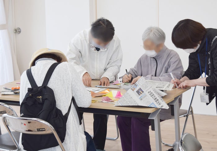 新聞紙を使用した「兜」作り