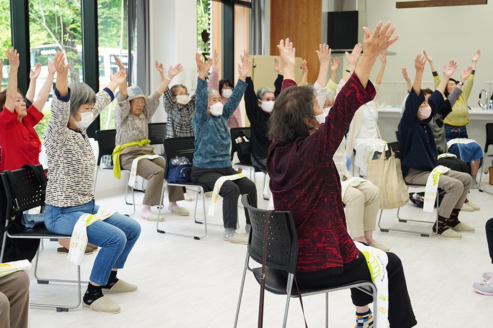 大好評の椅子に座ったままできる体操