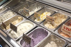 高秀牧場の新鮮な生乳を使って作られたオリジナルジェラート