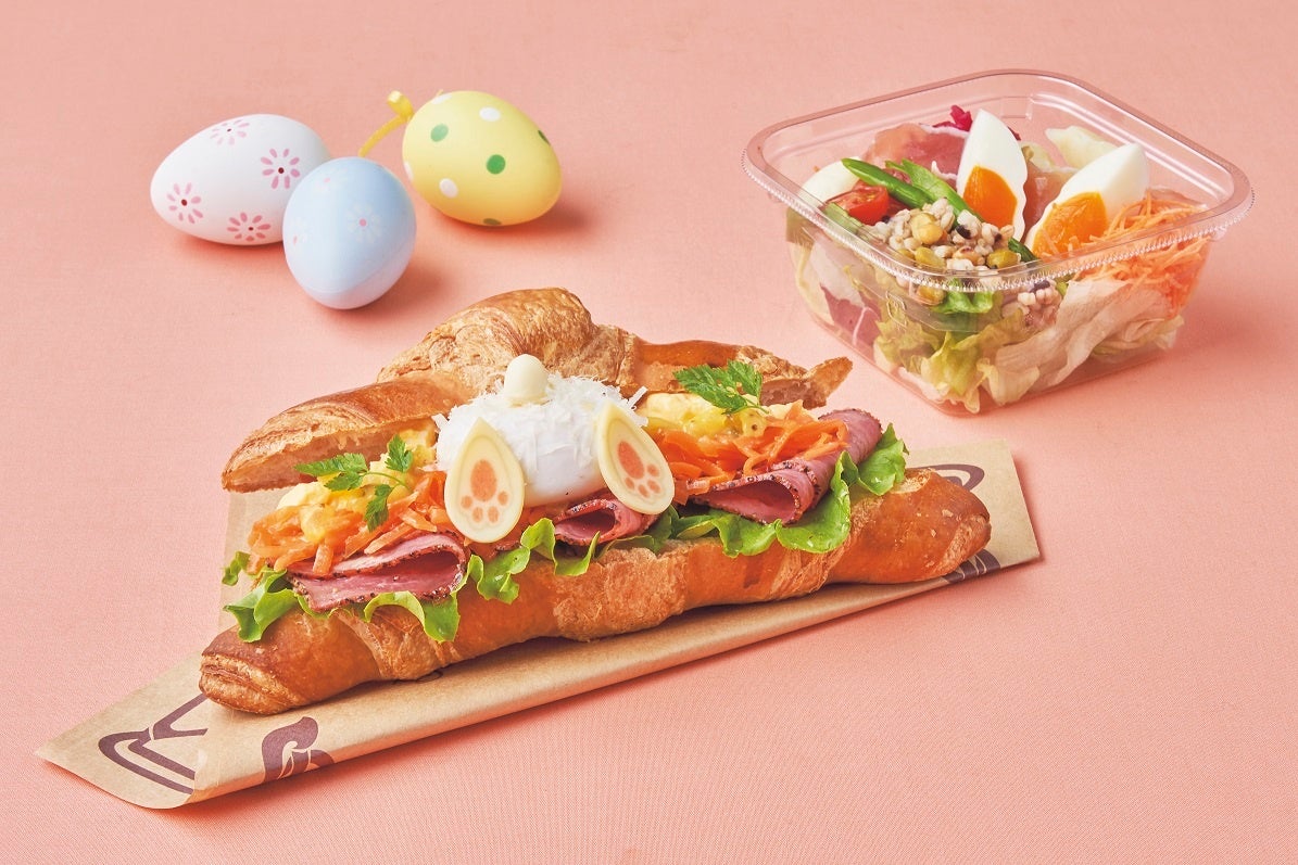 左：イースターバニー・クロワッサンサンドセット 右：彩り野菜のイースター・ペイザンヌサラダ