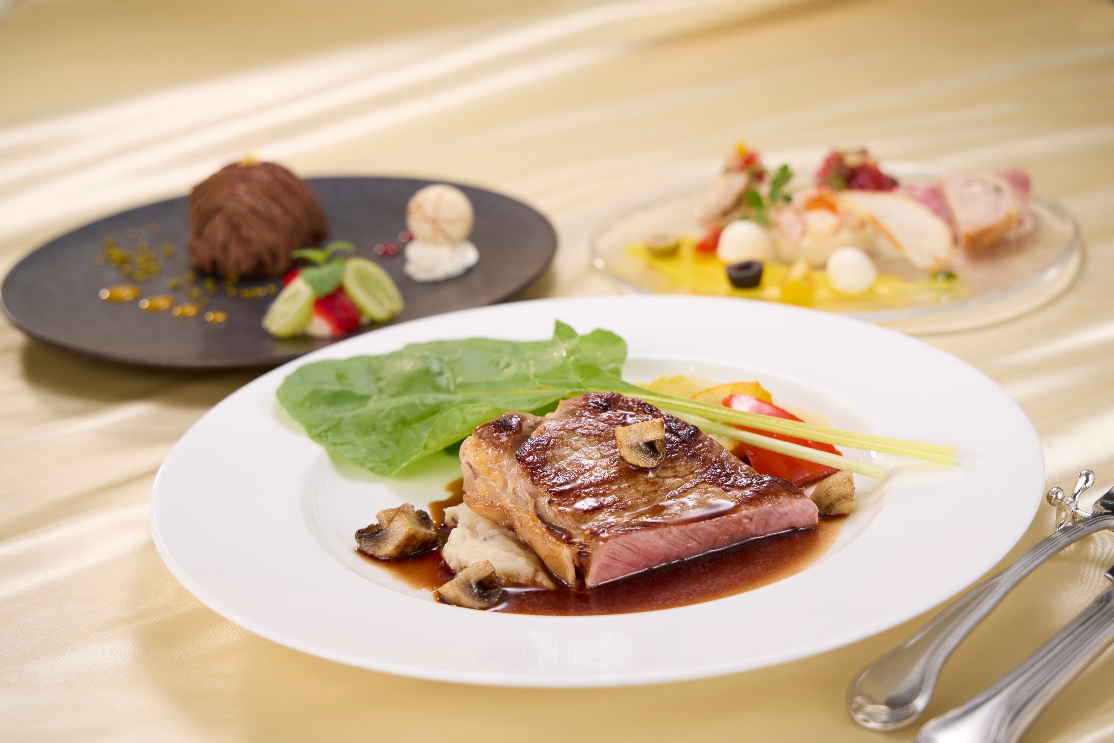 『ユニバーサル・クールジャパン ２０２６』原作者 青山剛昌氏、『名探偵コナン・ワールド』にサプライズ来場！ファン感激！“超リアル”なコナンの世界で、進化した推理体験を満喫