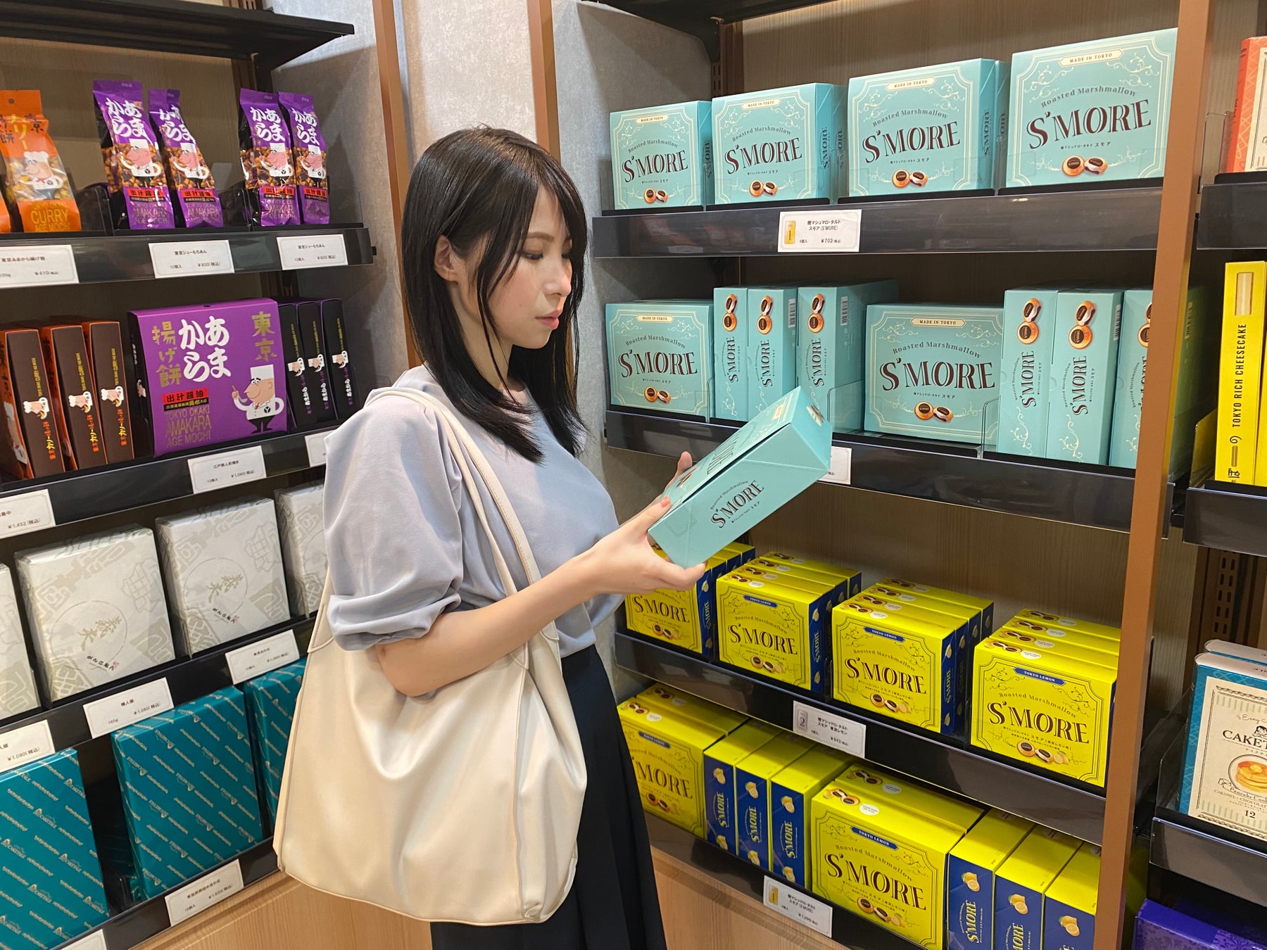 ②商品を手にとる。