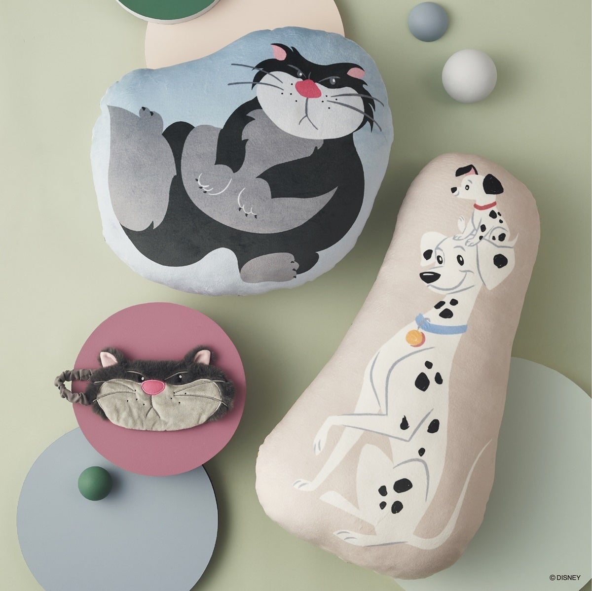 ディズニー☆猫キャラクター☆大きなスノードーム（ラスト1点） 2月22日「#猫の日」ディズニー作品に登場するさまざまな“ネコ