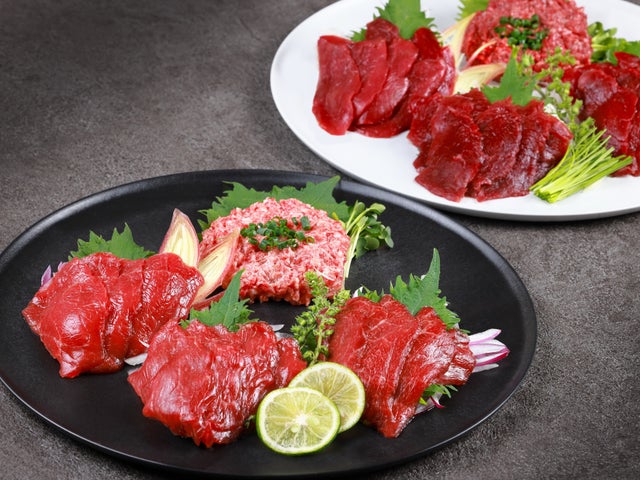 YouTuberヒカルプロデュースの「冗談抜きで旨い馬刺し」が登場!詳細は公式サイトやSNSで YouTuberヒカルプロデュースの「冗談抜きで旨い馬刺し」が登場!詳細は公式サイトやSNSで