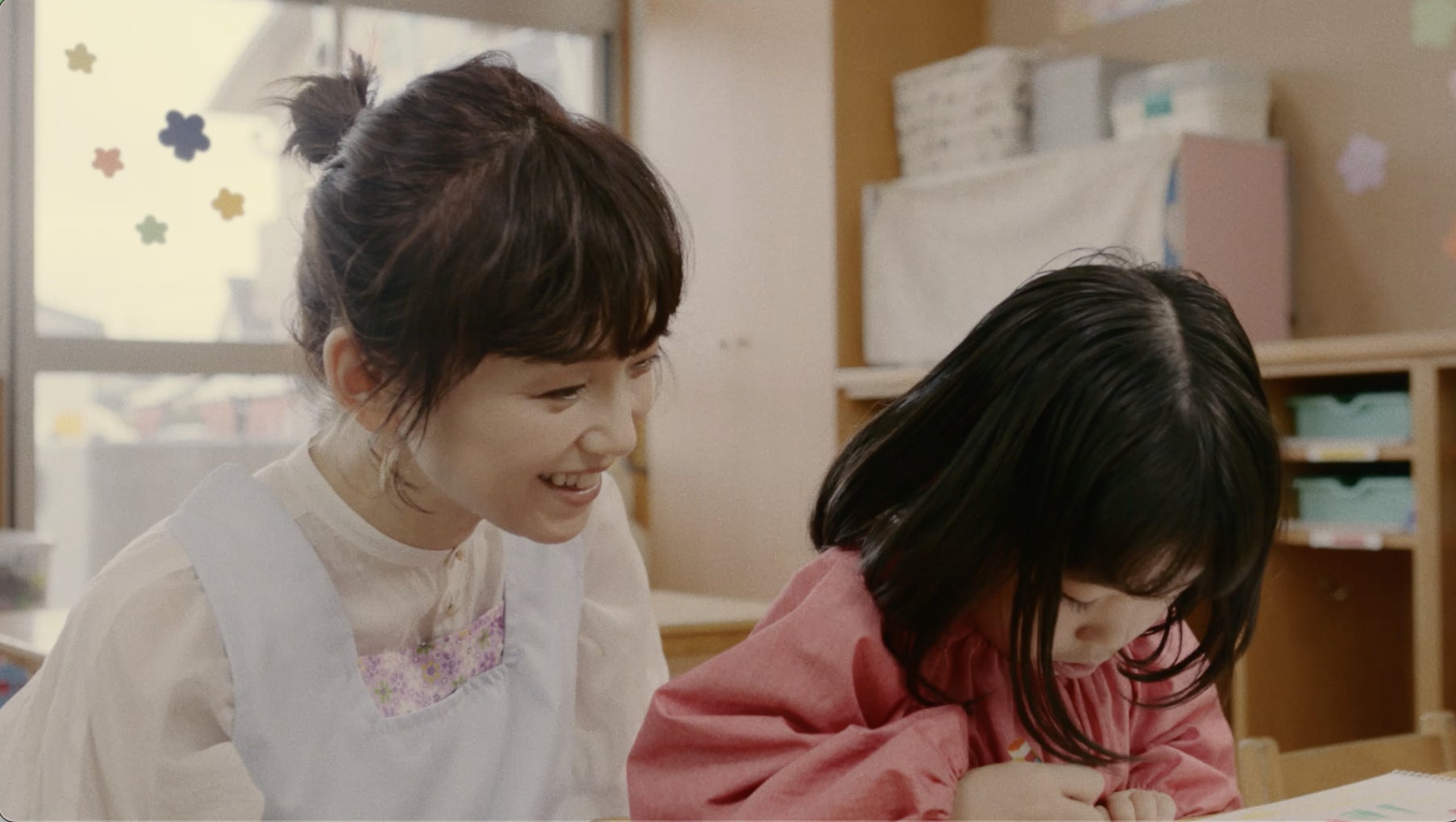 マウスピース矯正 Hanaravi のウェブcmが公開 中小企業からニッポンを元気にプロジェクト 公式アンバサダー 永作博美 さんが幼稚園の先生役に 株式会社dripsのプレスリリース マウスピース矯正 Hanaravi のウェブcmが公開 中小企業からニッポンを元気にプロジェクト 公式アンバサダー 永作博美 さんが幼稚園の先生役に 株式会社dripsのプレスリリース