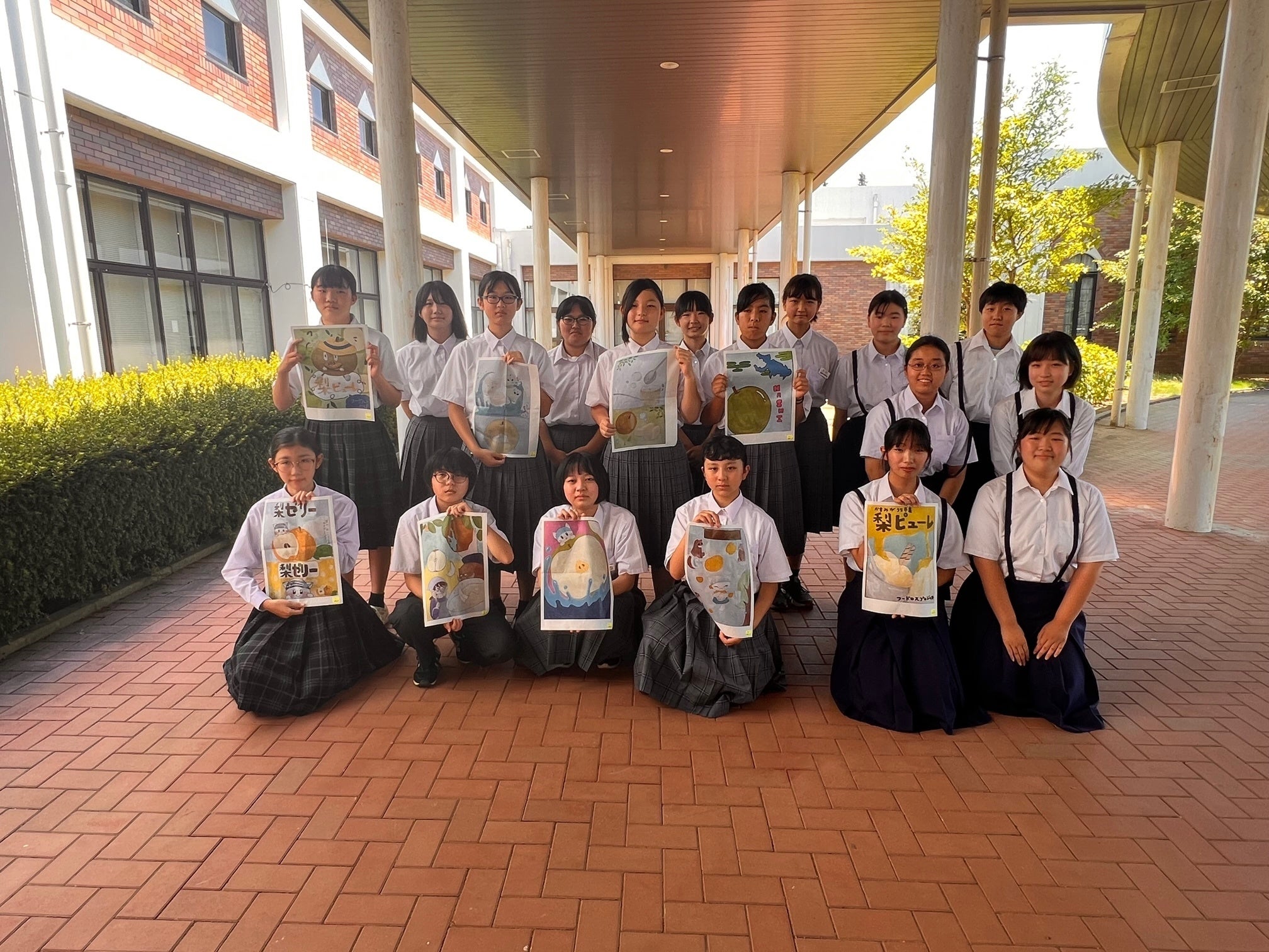 梨ピューレの商品パッケージをデザインした地元の中学生