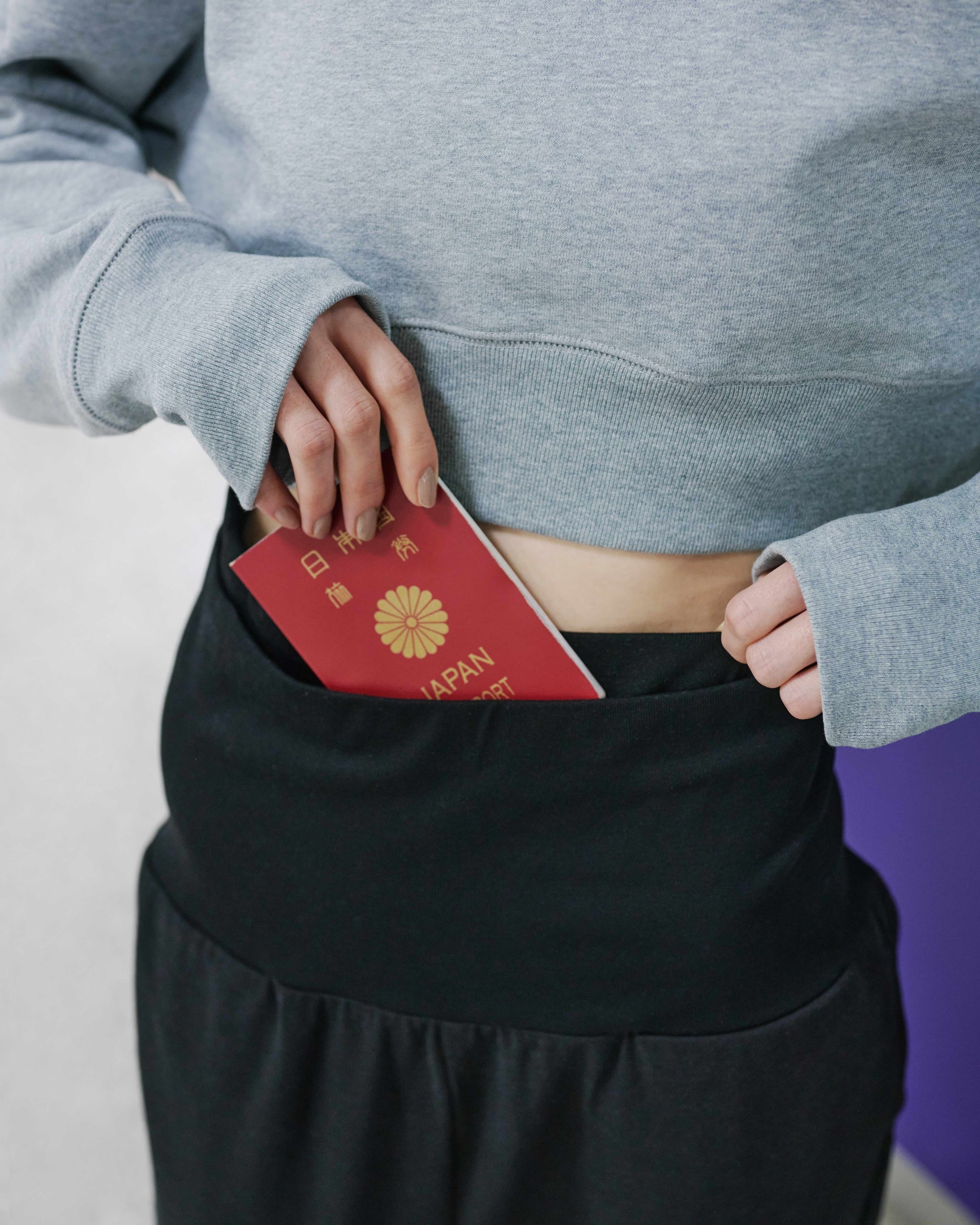 Awwから、手ぶらで移動できるスウェットシリーズが登場　大容量ポケット付きトラベルパンツ＆スカートを発売