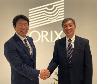 (左:ペットメディカルサポート社長 米満)(右:オリックス生命 片岡社長)