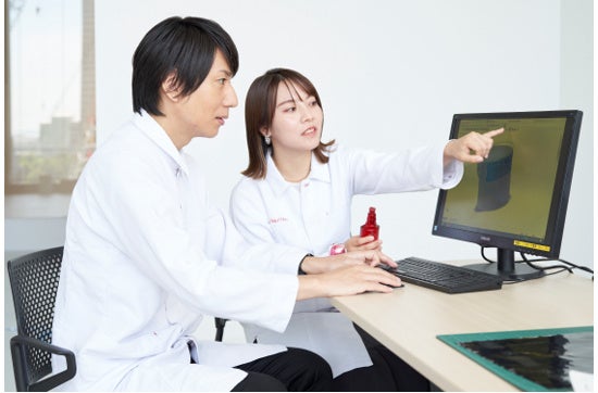 全国日用品・化粧品業界名鑑 平成３１年版/新報メディア（単行本） 全国日用品・化粧品業界名鑑 平成31年版/新報メディア（単行本）