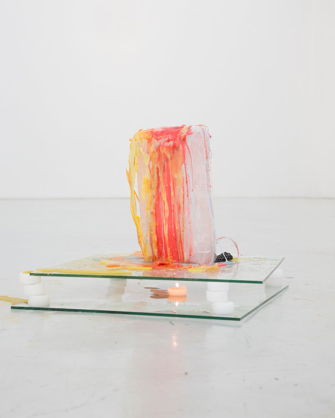 「A molding rain / CMYK」2016 氷、火、ワックス、ガラス、キャンピングバーナー、鍋 gallery COXIST-TOKYO