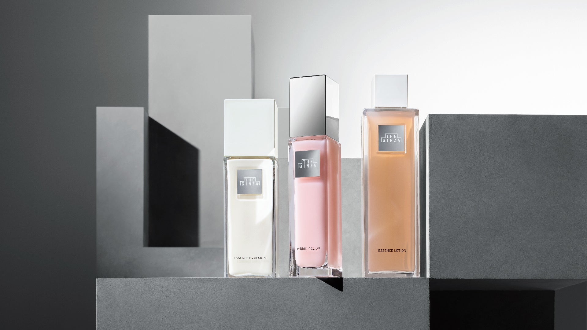 鏡の前の美容皮膚科学」リバイタルよりアイゾーンブースターの2