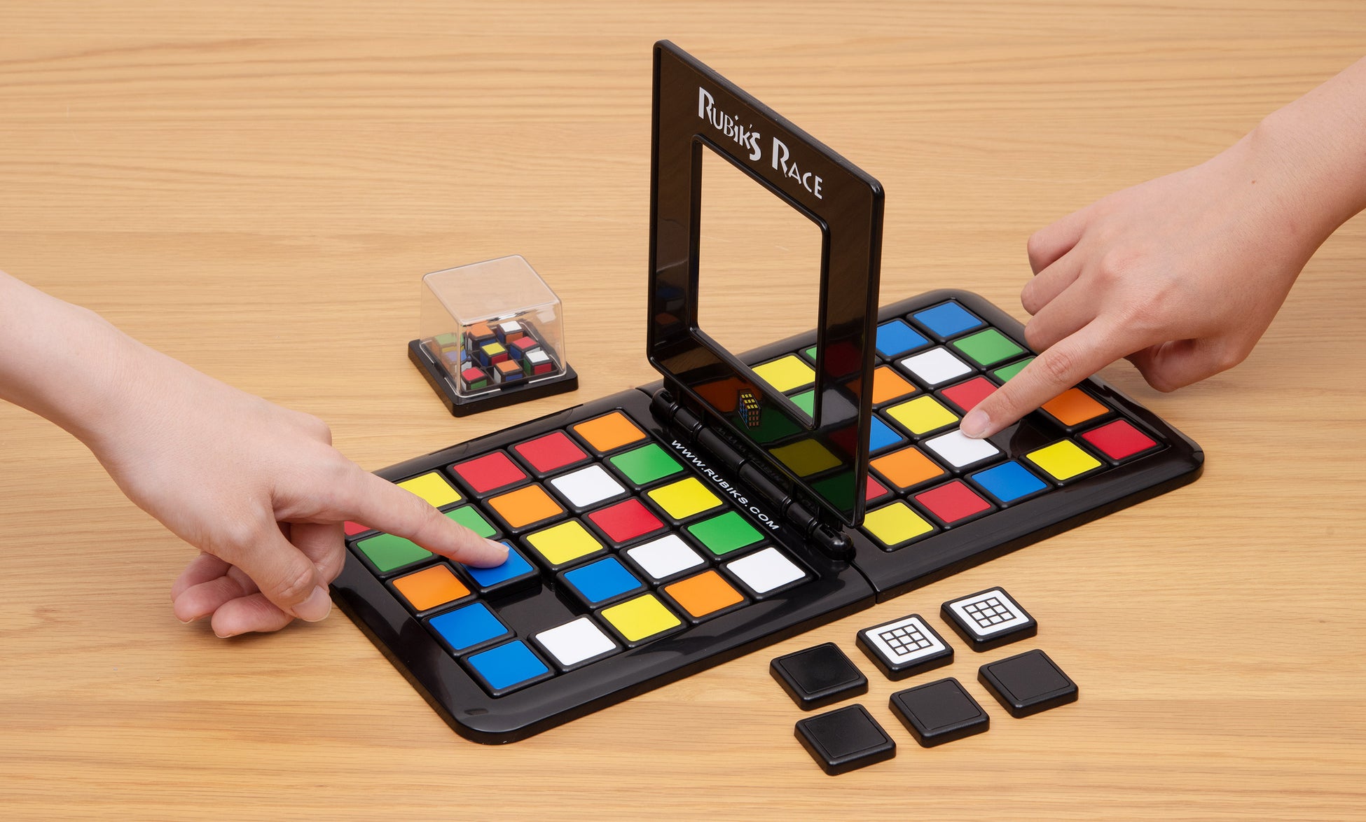 組み立てるルービックキューブ で対決 メガハウスのプレスリリース 組み立てるルービックキューブ で対決 メガハウスのプレスリリース