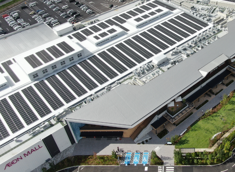 屋上に設置した太陽光発電設備