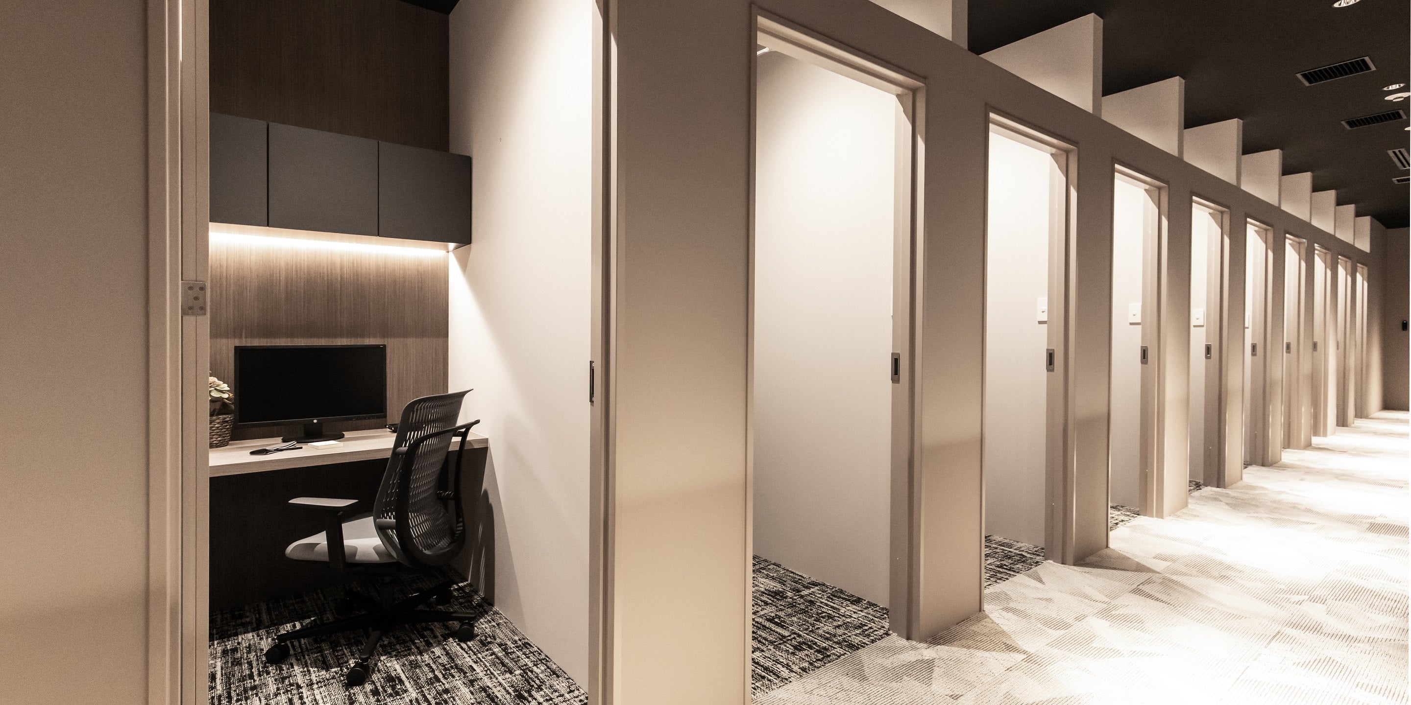 1名用オフィスも高級感あるデザイン