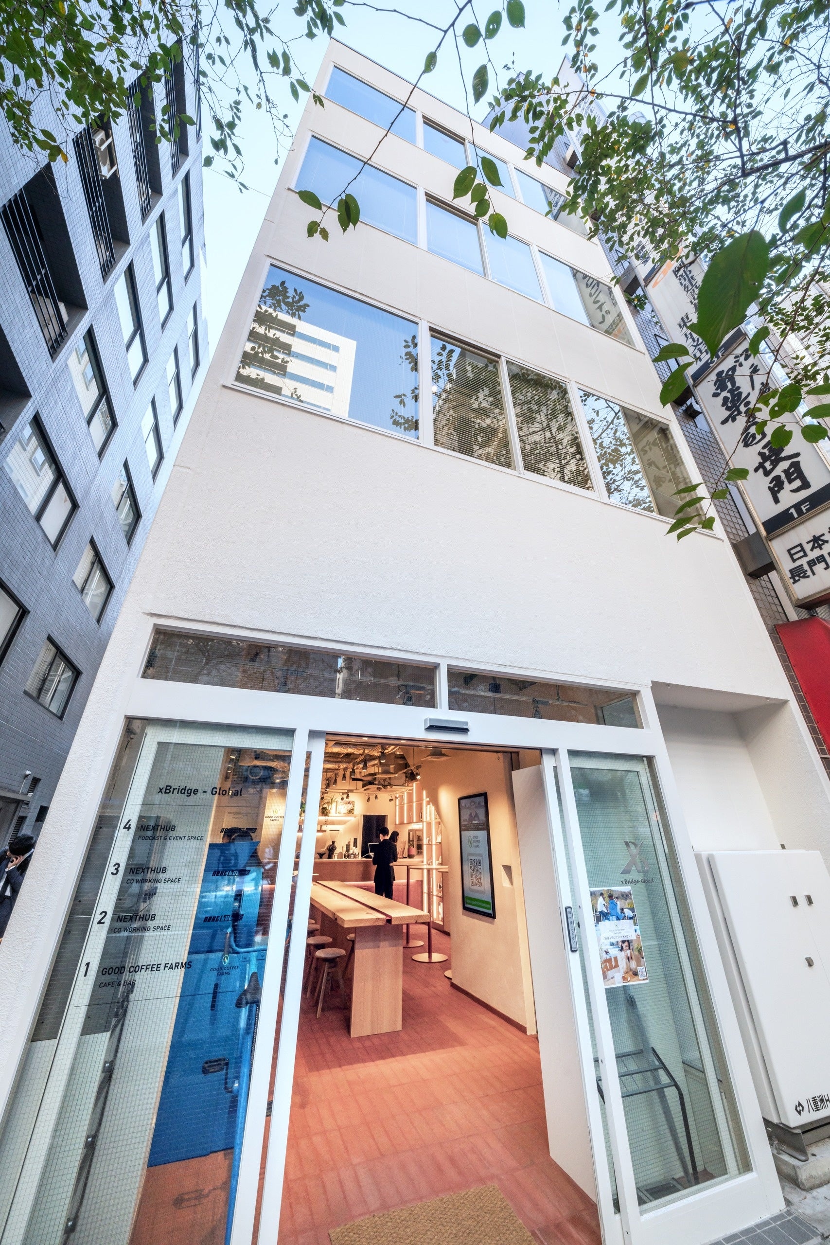 グローバルスタートアップ企業が集積するシェアオフィス『NEXTHUB』が上階に入る