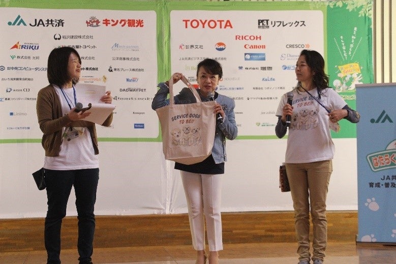 ジュディ・オング氏によるグッズ紹介