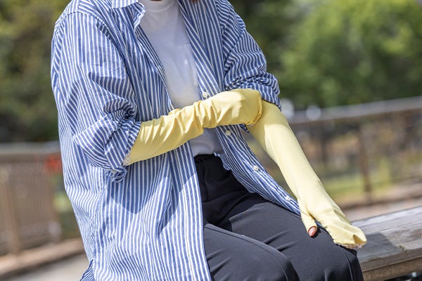 紫外線カット機能のある生地を使用。腕全体を覆う長さなのも嬉しい！