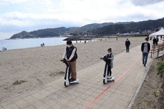 2km~10kmの速度で歩行者と同じ空間でも自然に移動・行動ができ、老若男女問わず、みなさまにお楽しみいただきました。