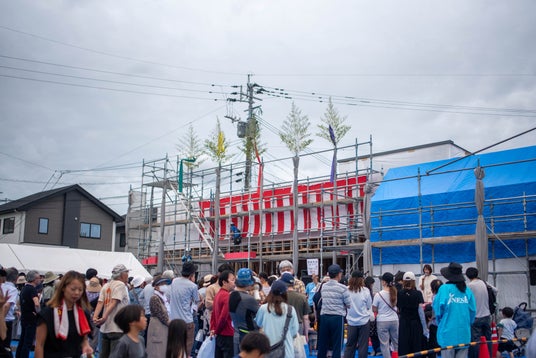 1000年以上の歴史を持つ「福分かち」の光景が合志市に。減少傾向にある「餅まき」をあえて今、開催しました。 1000年以上の歴史を持つ「福分かち」の光景が合志市に。減少傾向にある「餅まき」をあえて今、開催しました。