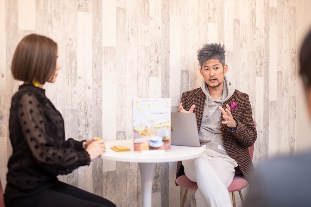 写真右 FOCUS株式会社代表取締役兼CEO 加田密