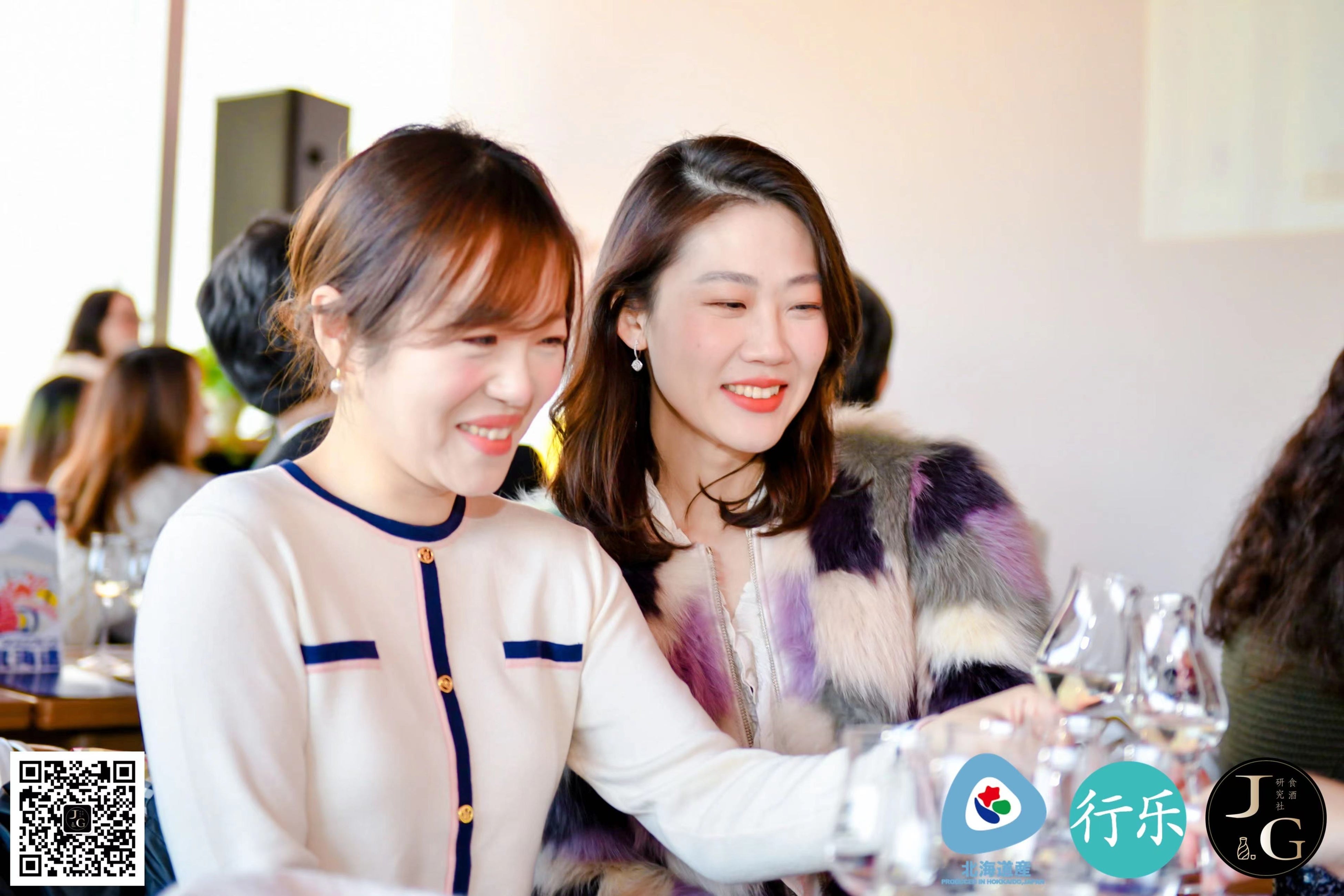 日本酒講座を楽しむ参加者