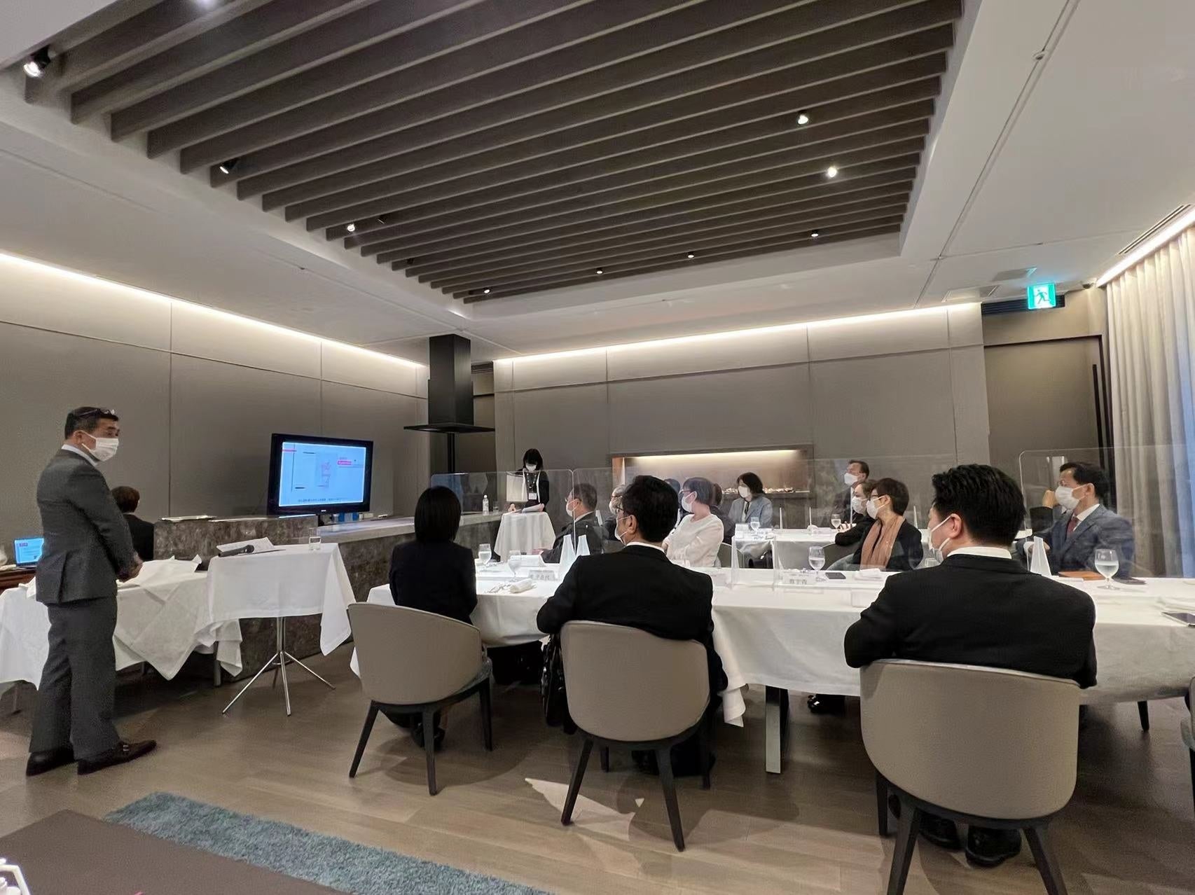 資生堂パーラーの石亀社長によるご講演「資生堂パーラー120年の歩み」の様子