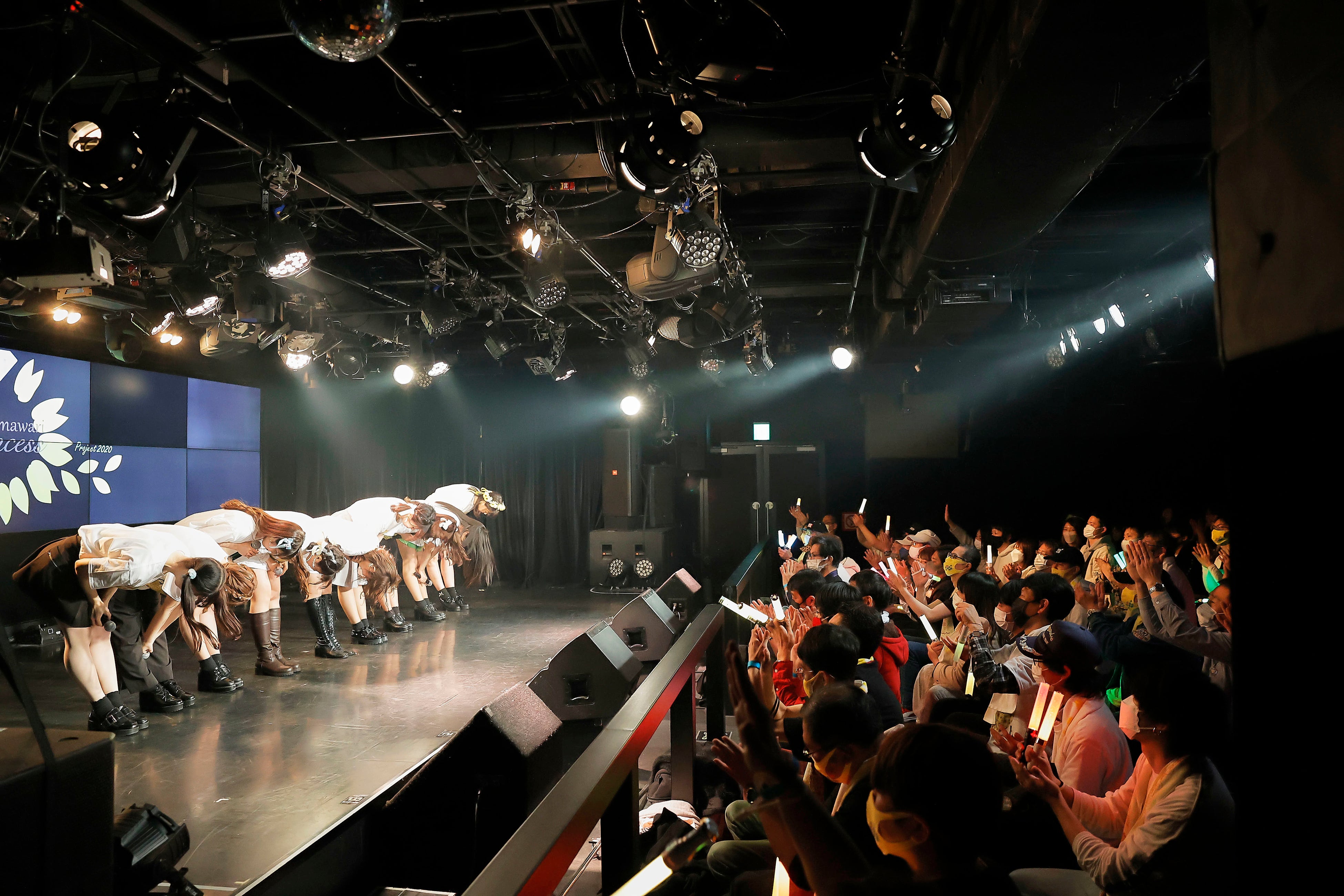 ひまプリカラーの黄色で会場が向日葵畑に！