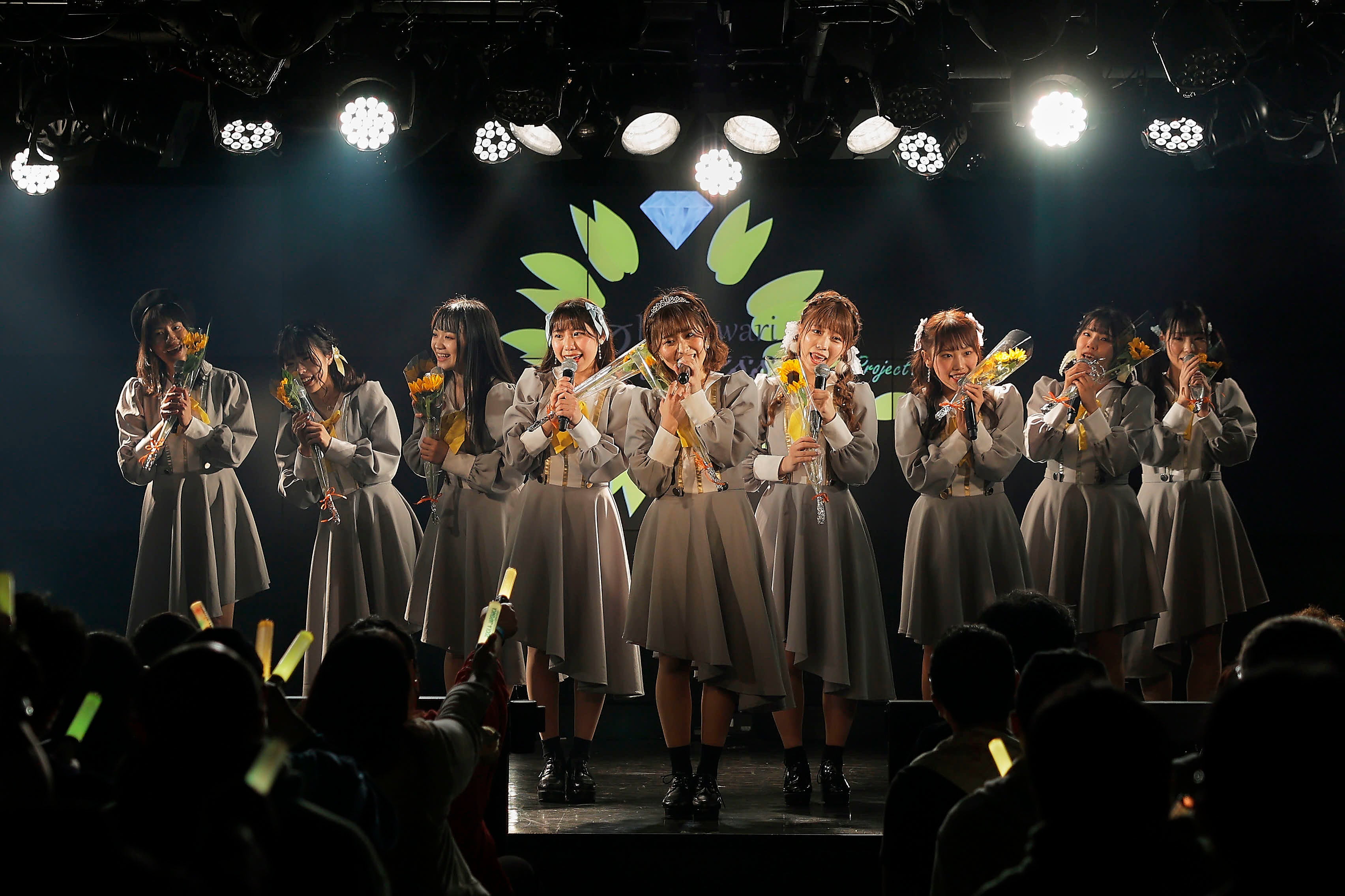 最後は、全員でひまわりを持って熱唱