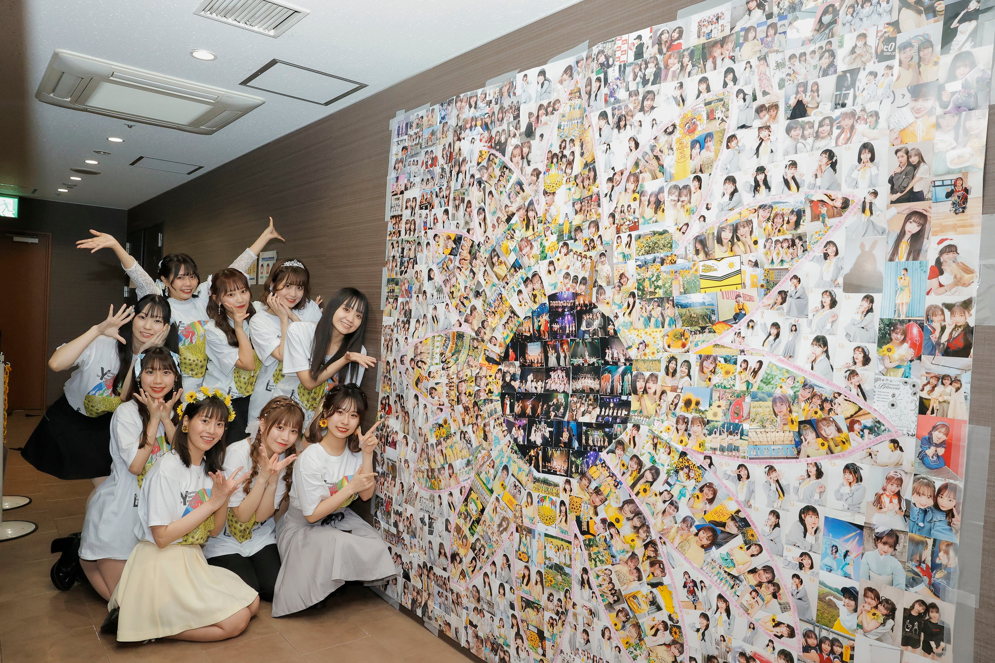 3月19日に開催した1stワンマン「YELL」では向日葵のモザイクアートをメンバーで制作