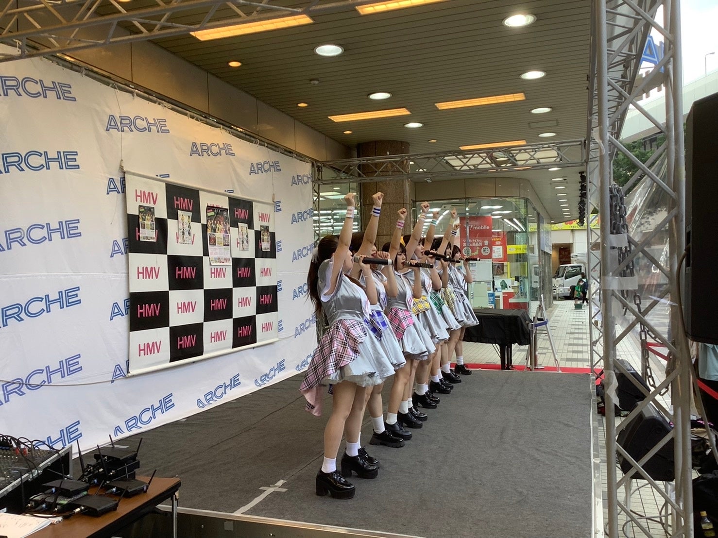 アツい楽曲 Voiceで拳を上げるSIR