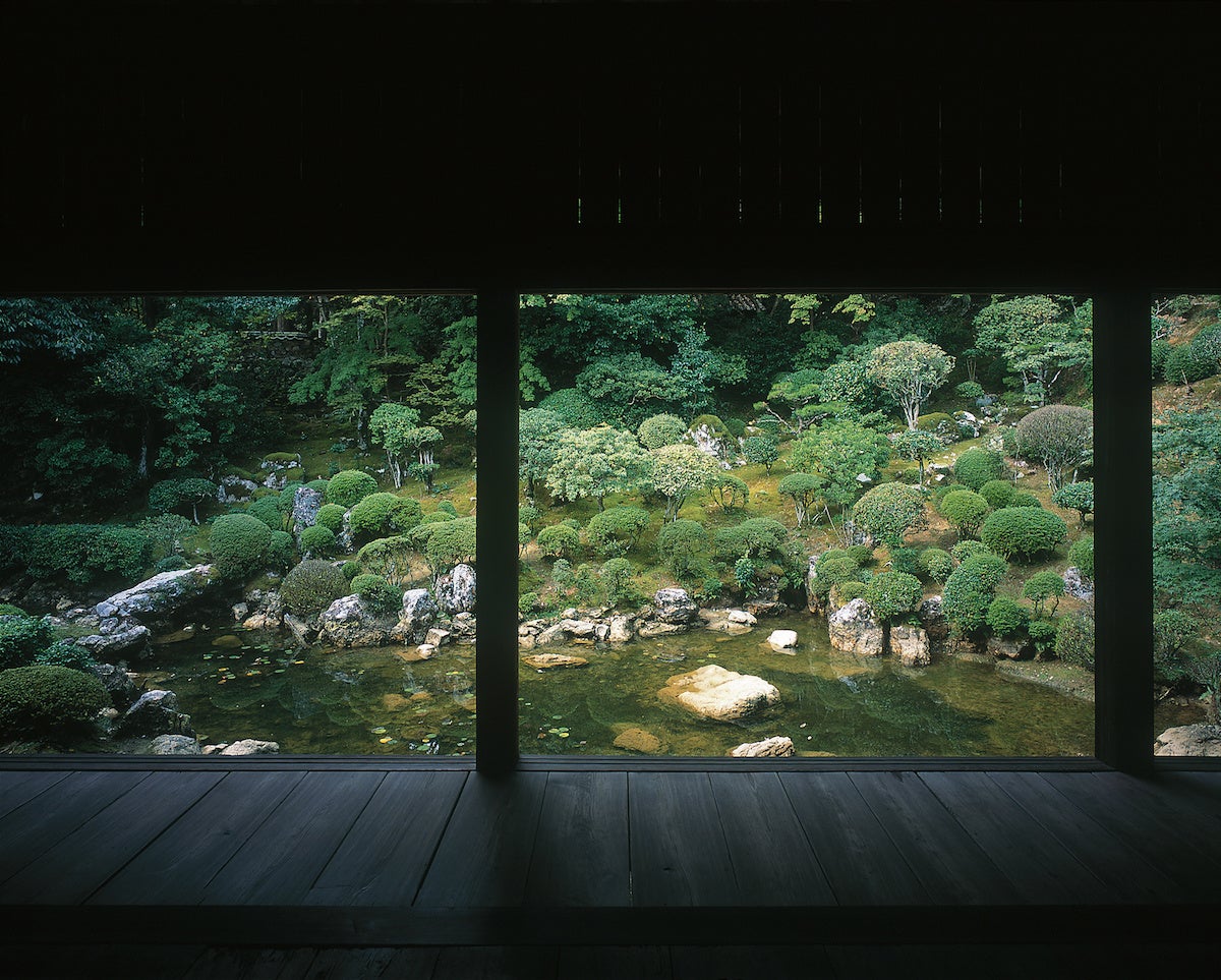 書院内部から見た庭園