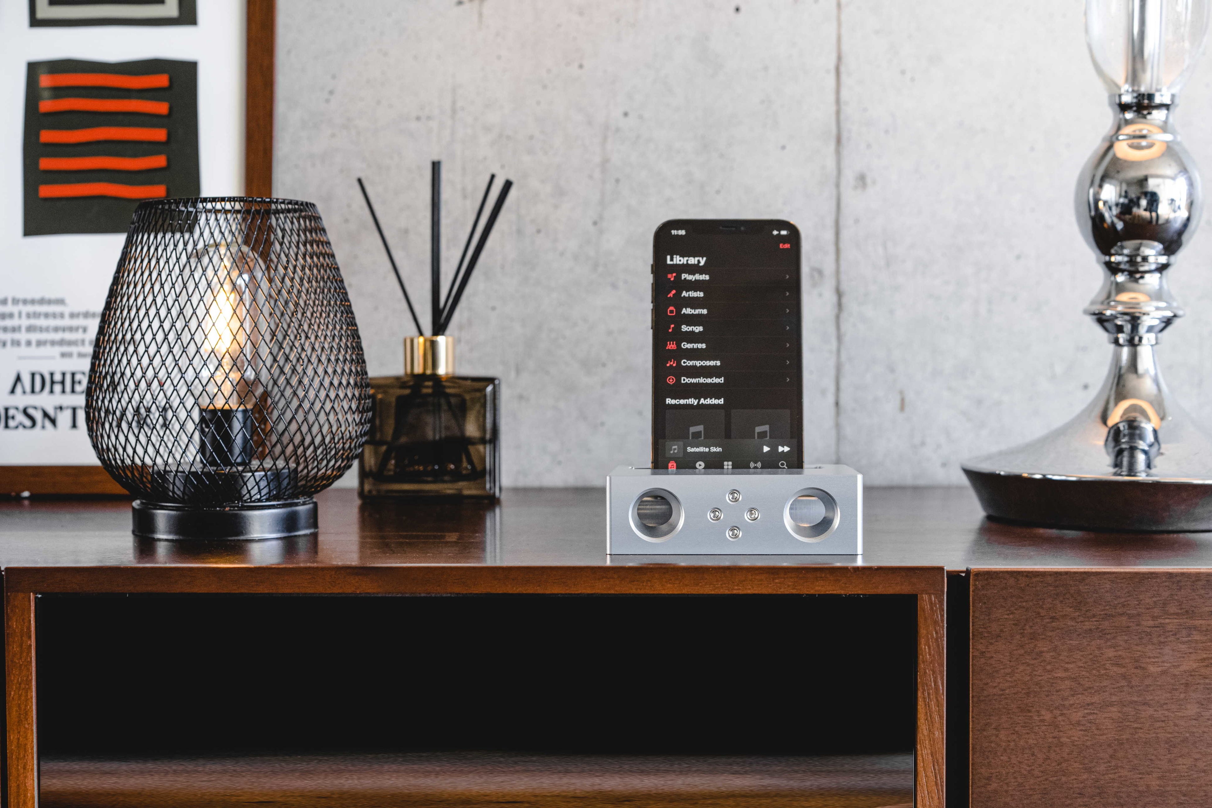 株式会社SHIMAWAは日頃製造している「部品」をスマホ用スピーカーに転用した。