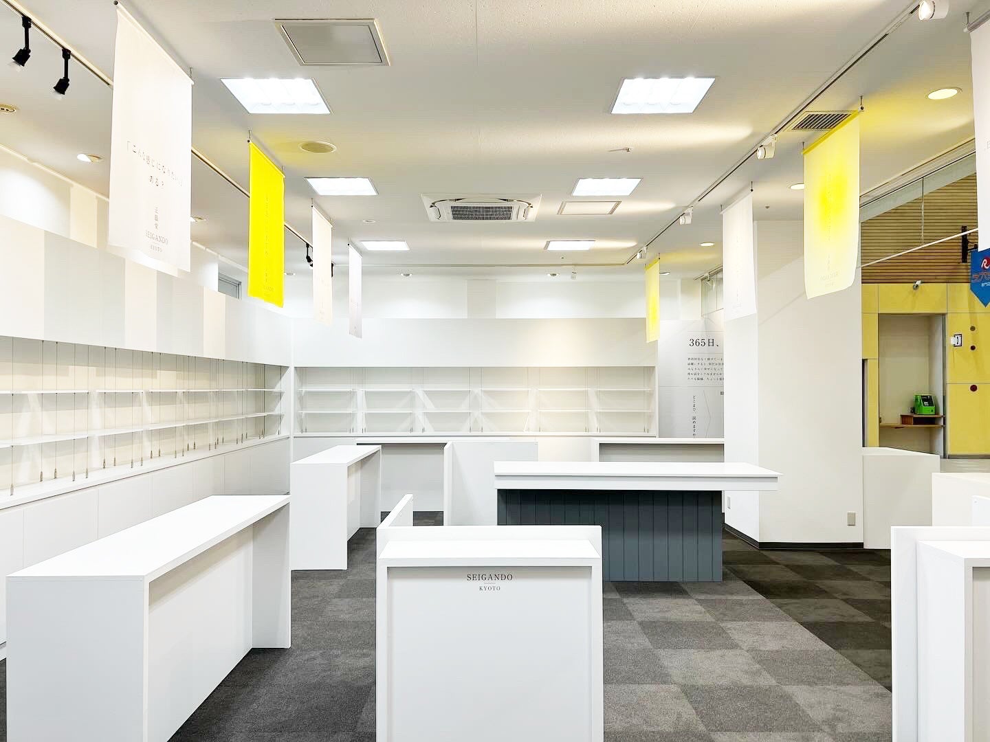 店内は「仮設性」「変化への対応」「コミュニケーション」がテーマ。