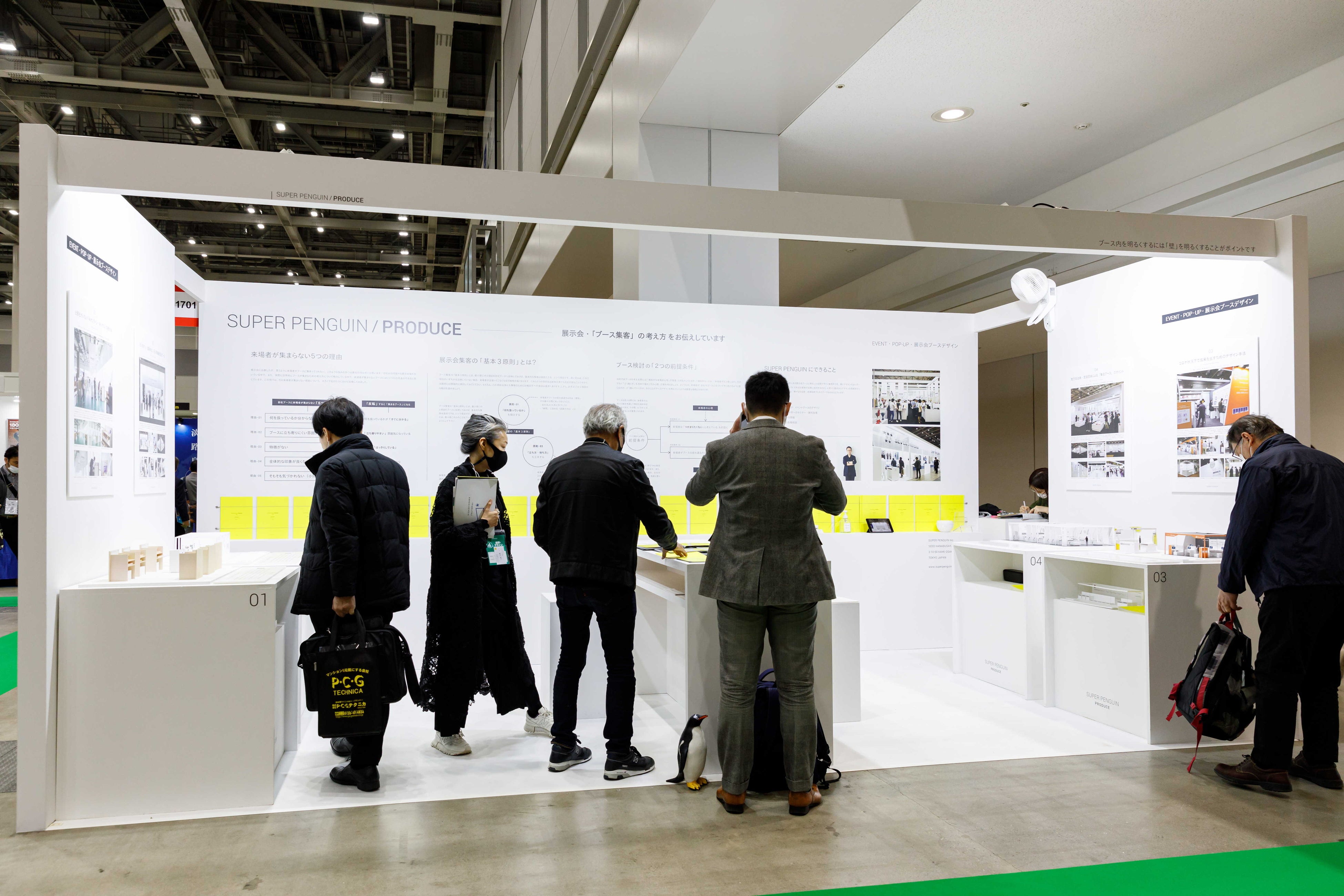 木工によるブースは、印象よく作ることができ、多くの出展社がこの構法を採用しています。